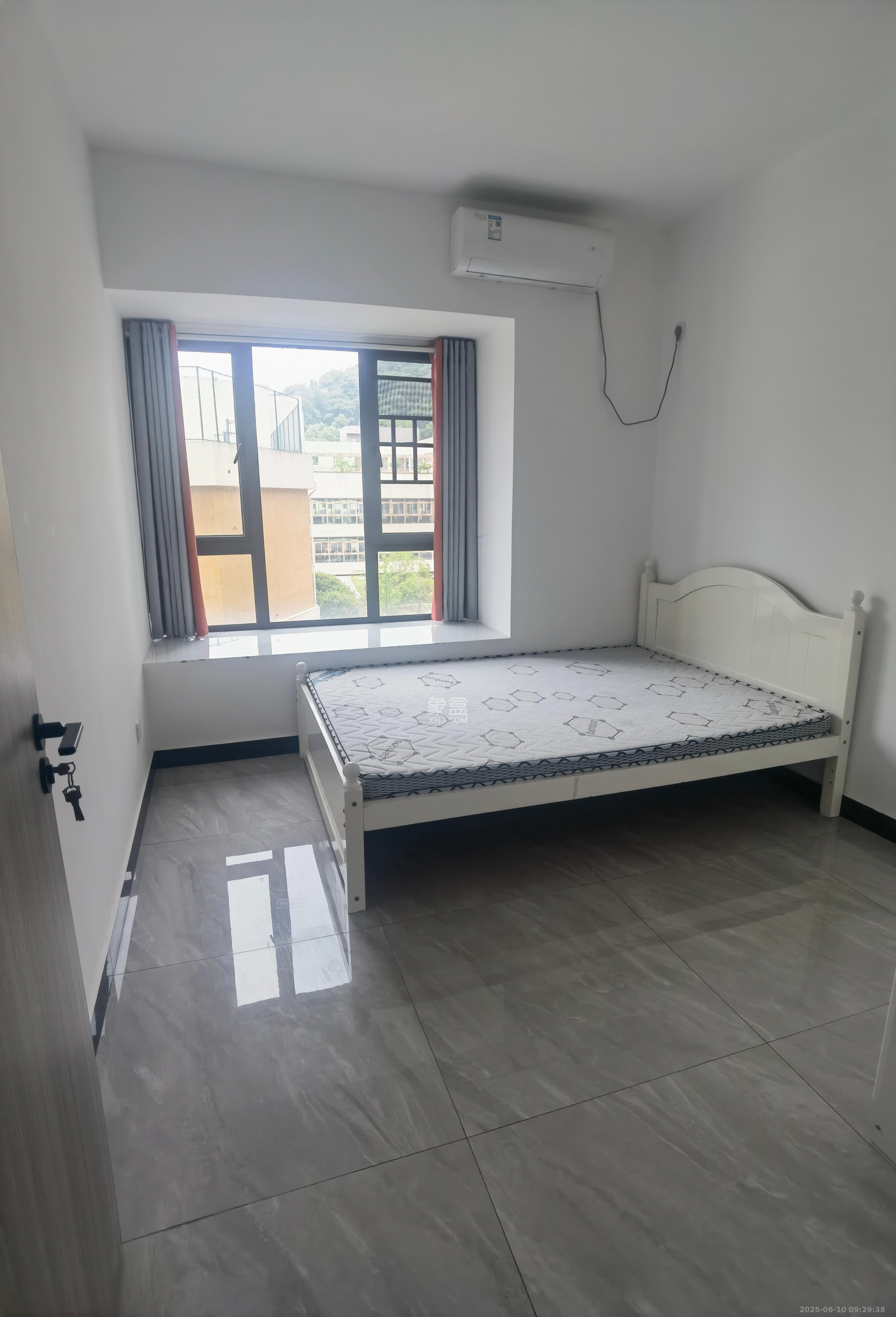 南山十里天池 3室2厅2卫 2600.0元/月 南山十里天池 3室2厅2卫 2600.0元/月室内图