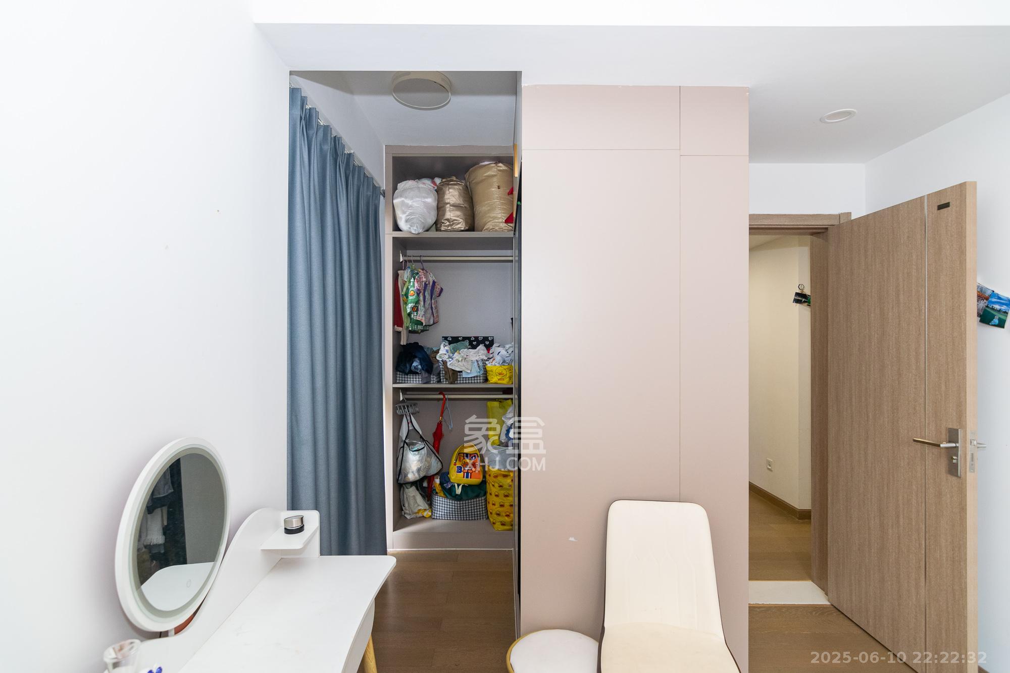 美的翰城  3室2厅1卫    66.0万 美的翰城  3室2厅1卫    66.0万卧室