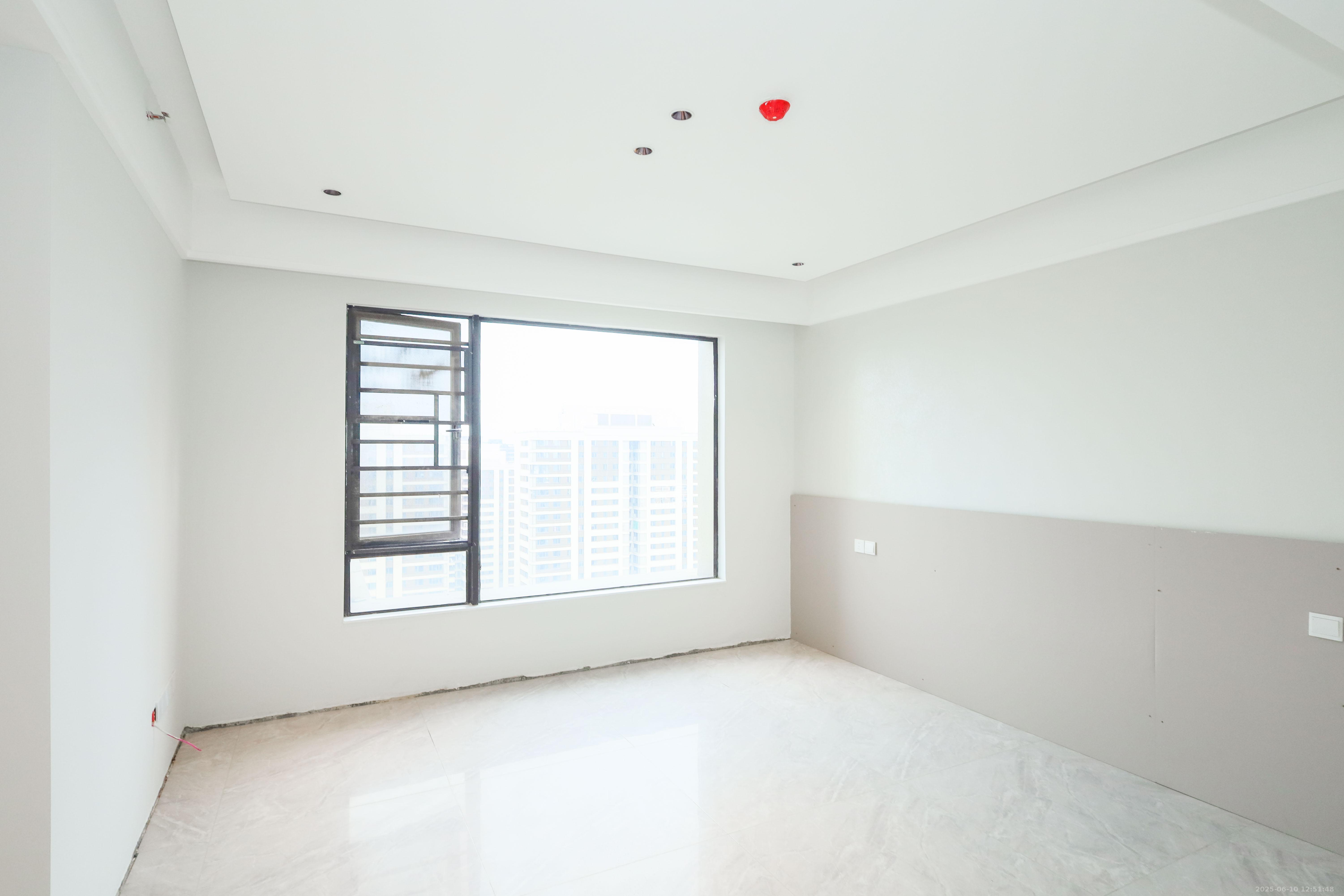建发央著  4室2厅2卫    280.0万卧室