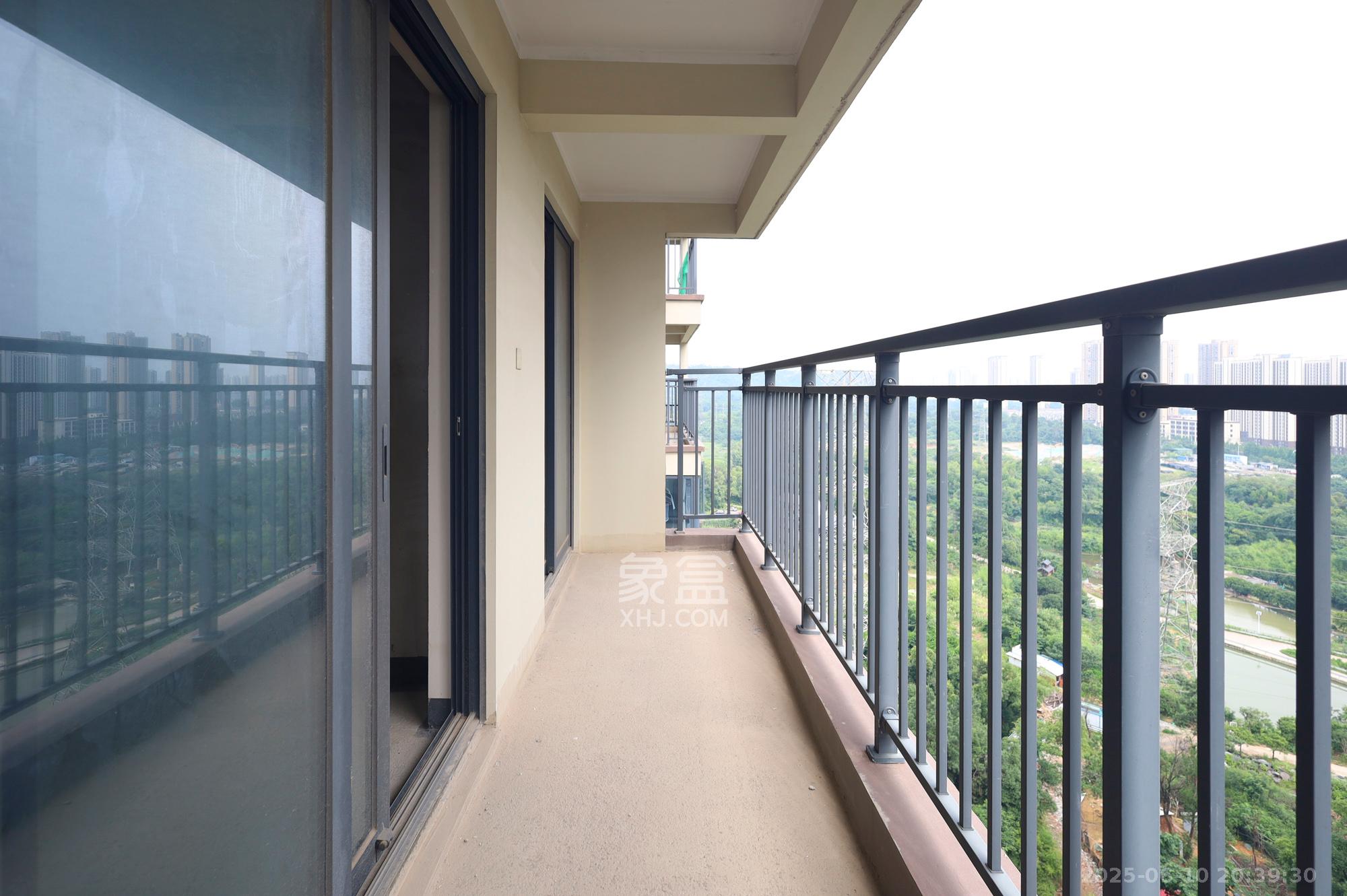 长沙融创城 3室1厅1卫 55.0万 长沙融创城 3室1厅1卫 55.0万阳台