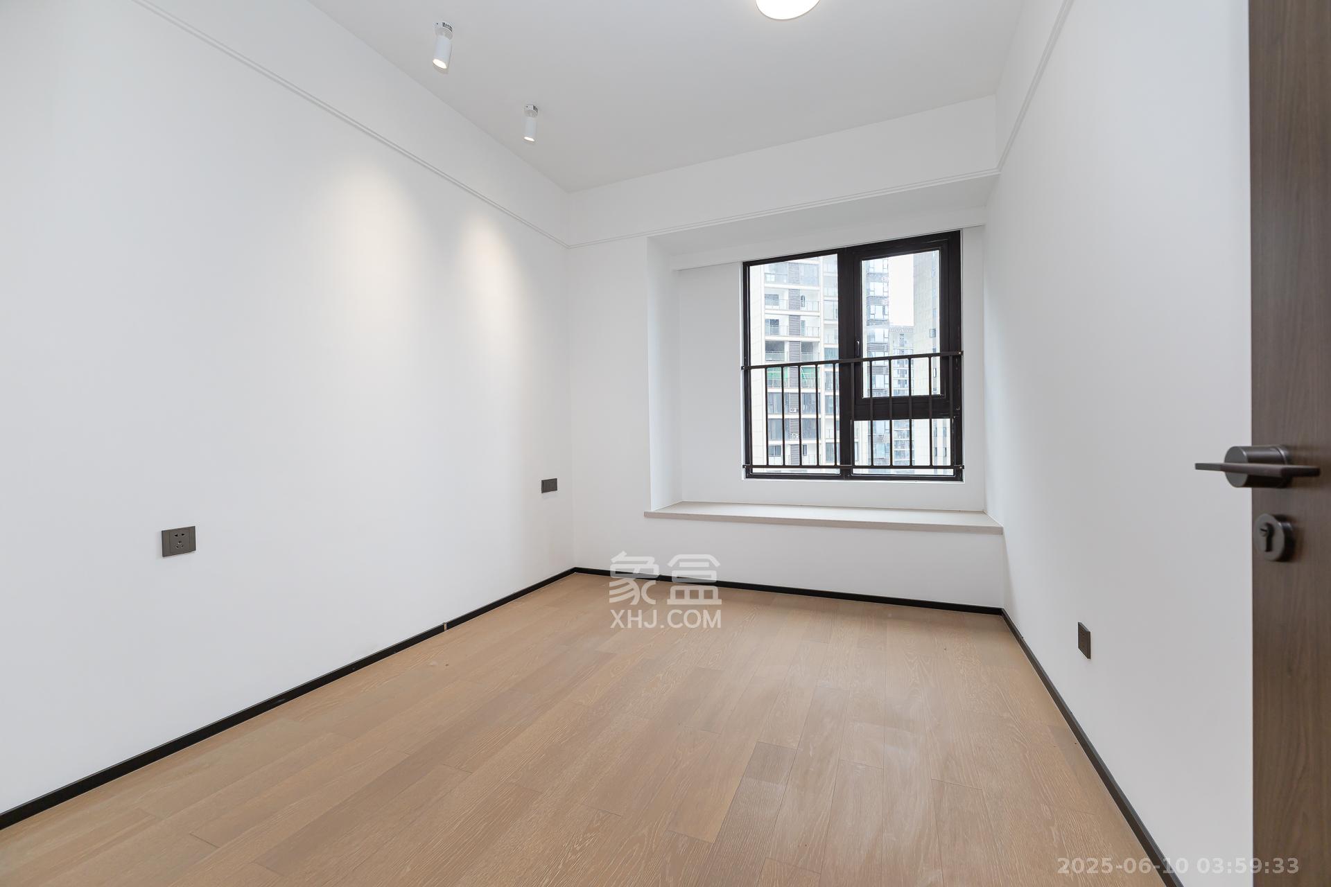 万科滨河道  4室2厅2卫    173.0万卧室