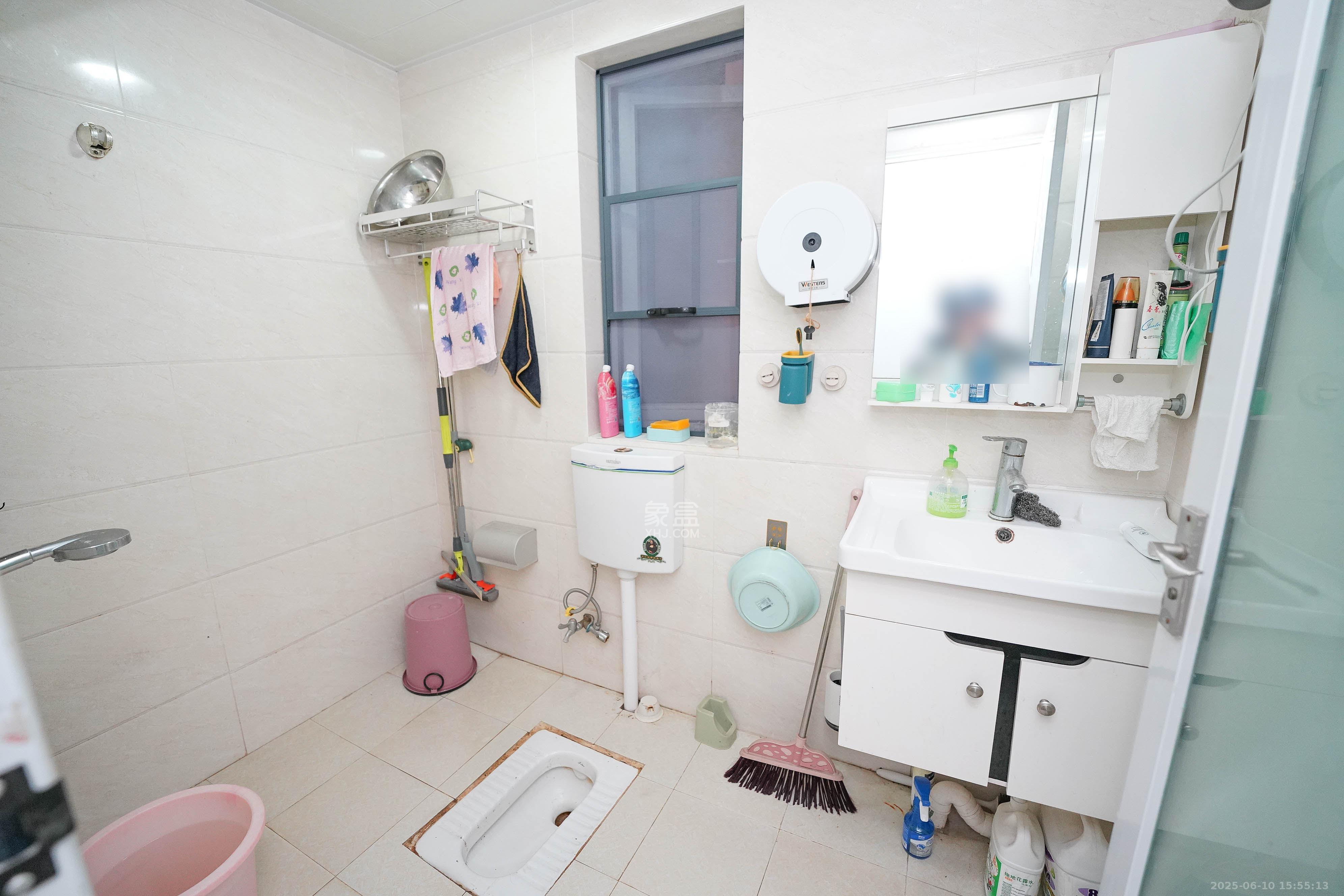 保利阆峰云墅 3室2厅2卫 52.8万 保利阆峰云墅 3室2厅2卫 52.8万卫生间