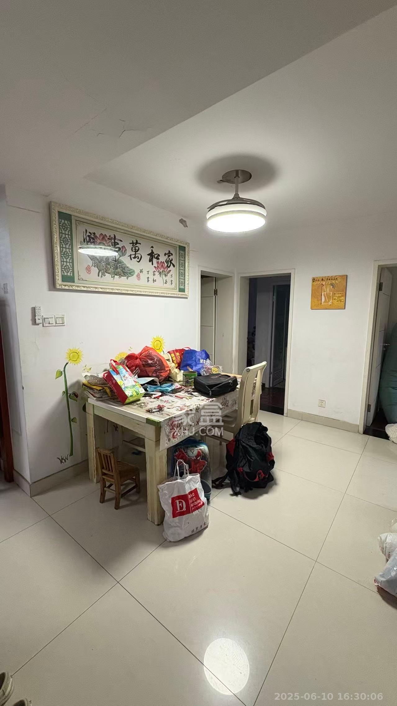 荷花园小区（安置房小区）  3室2厅2卫   2100.00元/月室内图