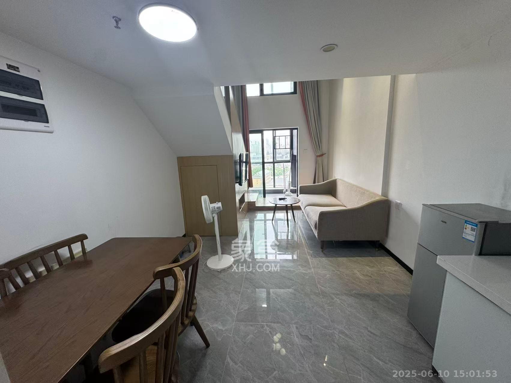 万科金色麦田 2室2厅1卫 1800.0元/月 万科金色麦田 2室2厅1卫 1800.0元/月室内图