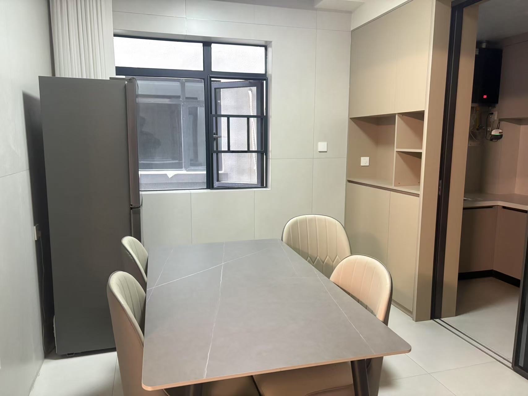 南门口安置小区二期 2室1厅1卫 2200.0元/月 南门口安置小区二期 2室1厅1卫 2200.0元/月室内图