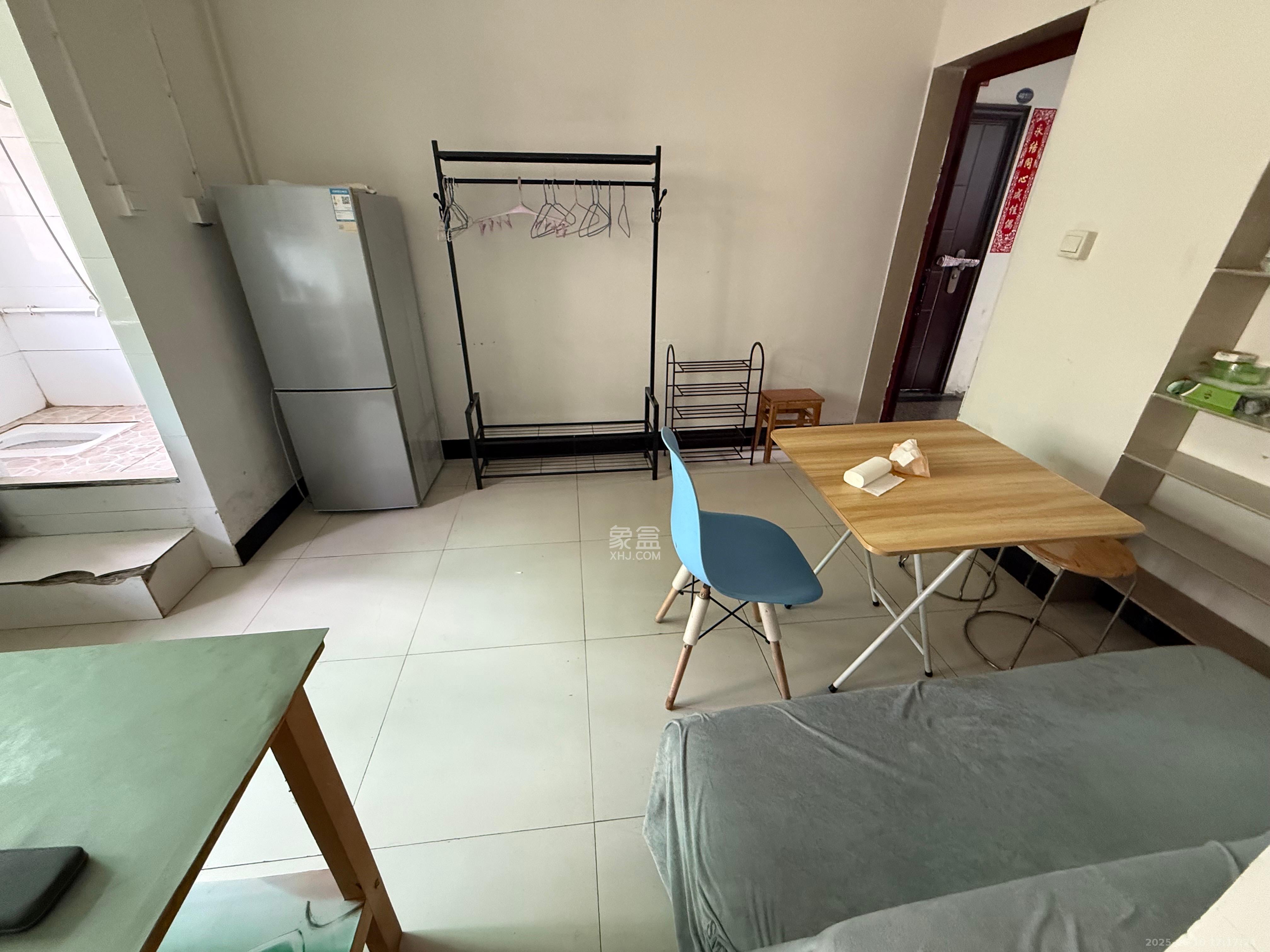 高岭小区  2室1厅1卫   1200.00元/月室内图