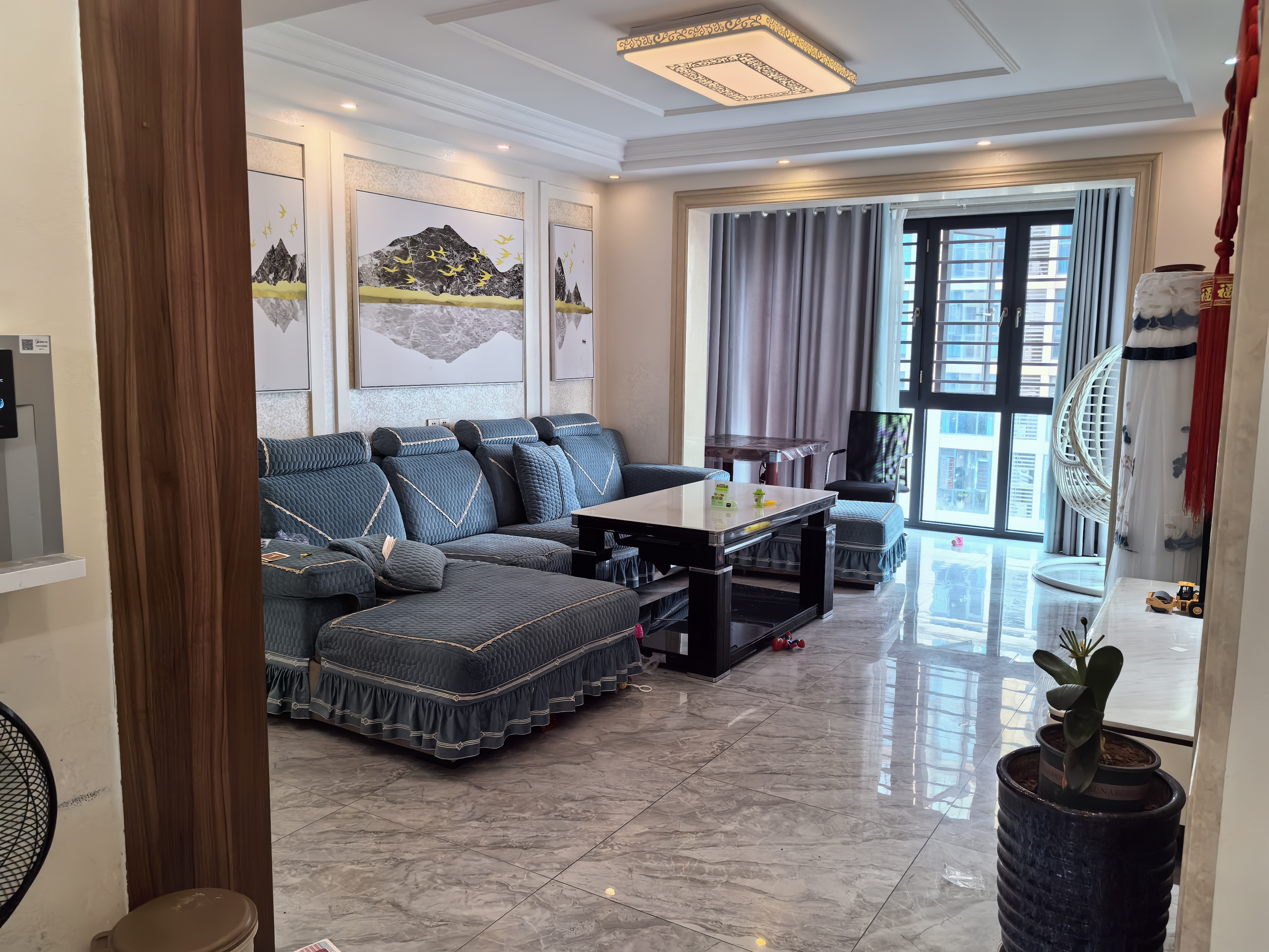 恒隆国际 4室2厅2卫 95.0万 恒隆国际 4室2厅2卫 95.0万客厅