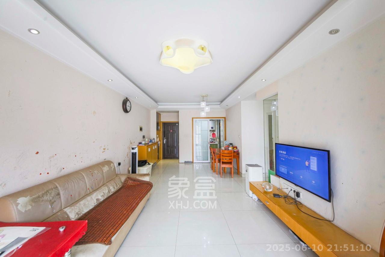 康斯丹郡(融程领秀佳园)  3室2厅1卫    2000.0元/月 康斯丹郡(融程领秀佳园)  3室2厅1卫    2000.0元/月室内图