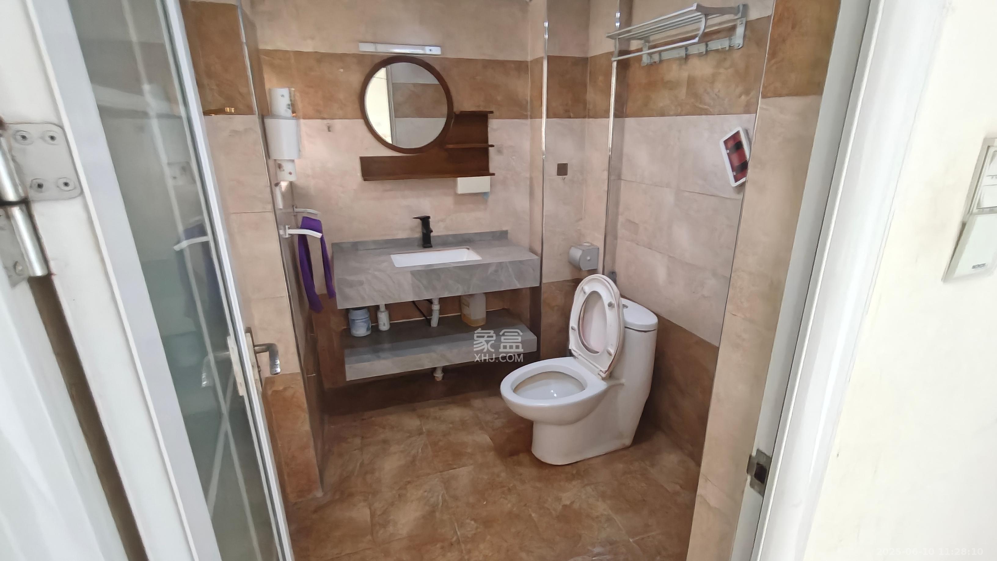 童话里 2室2厅2卫 1800.0元/月 童话里 2室2厅2卫 1800.0元/月室内图