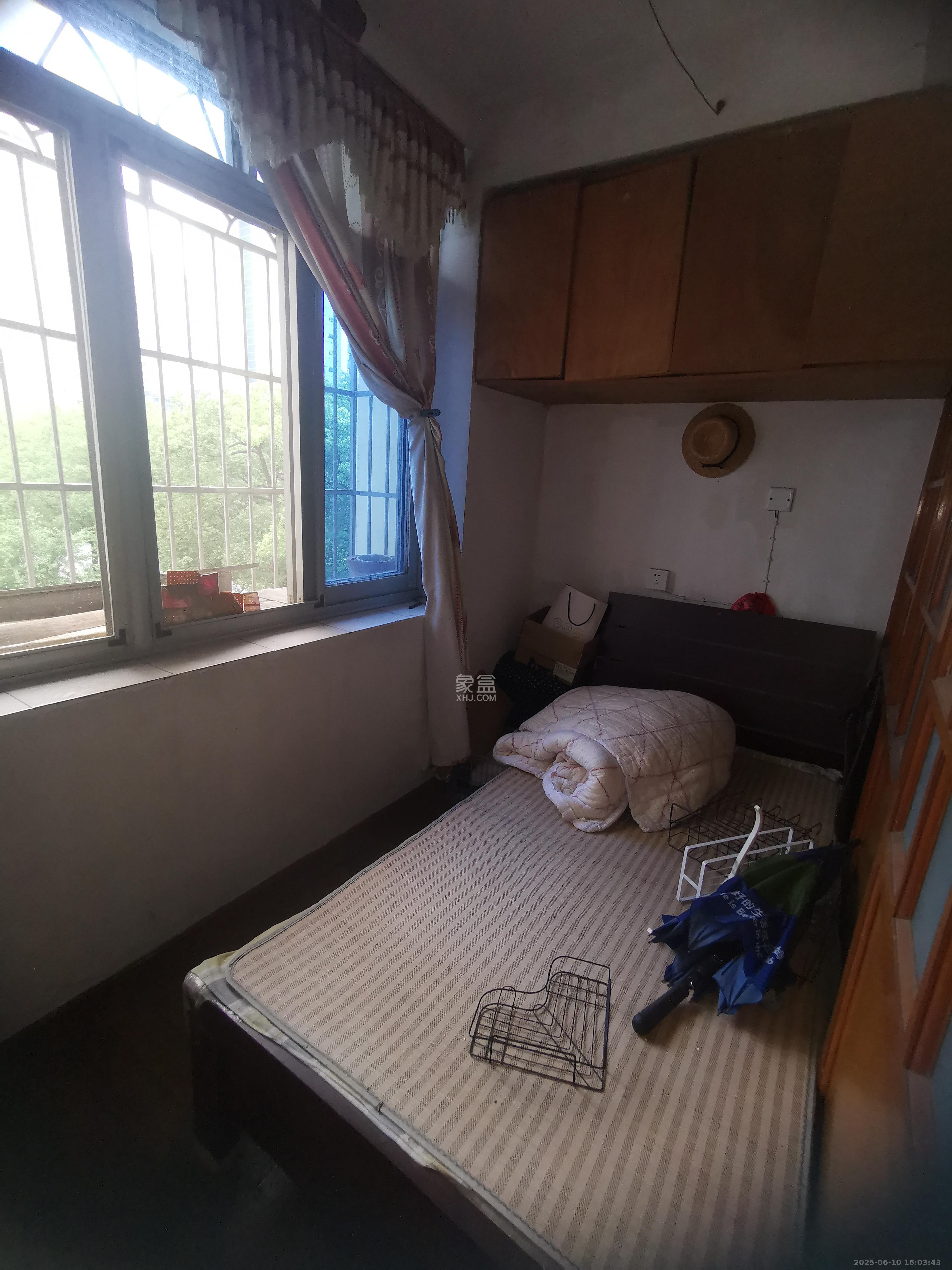 印染厂宿舍  1室1厅1卫    1300.0元/月室内图