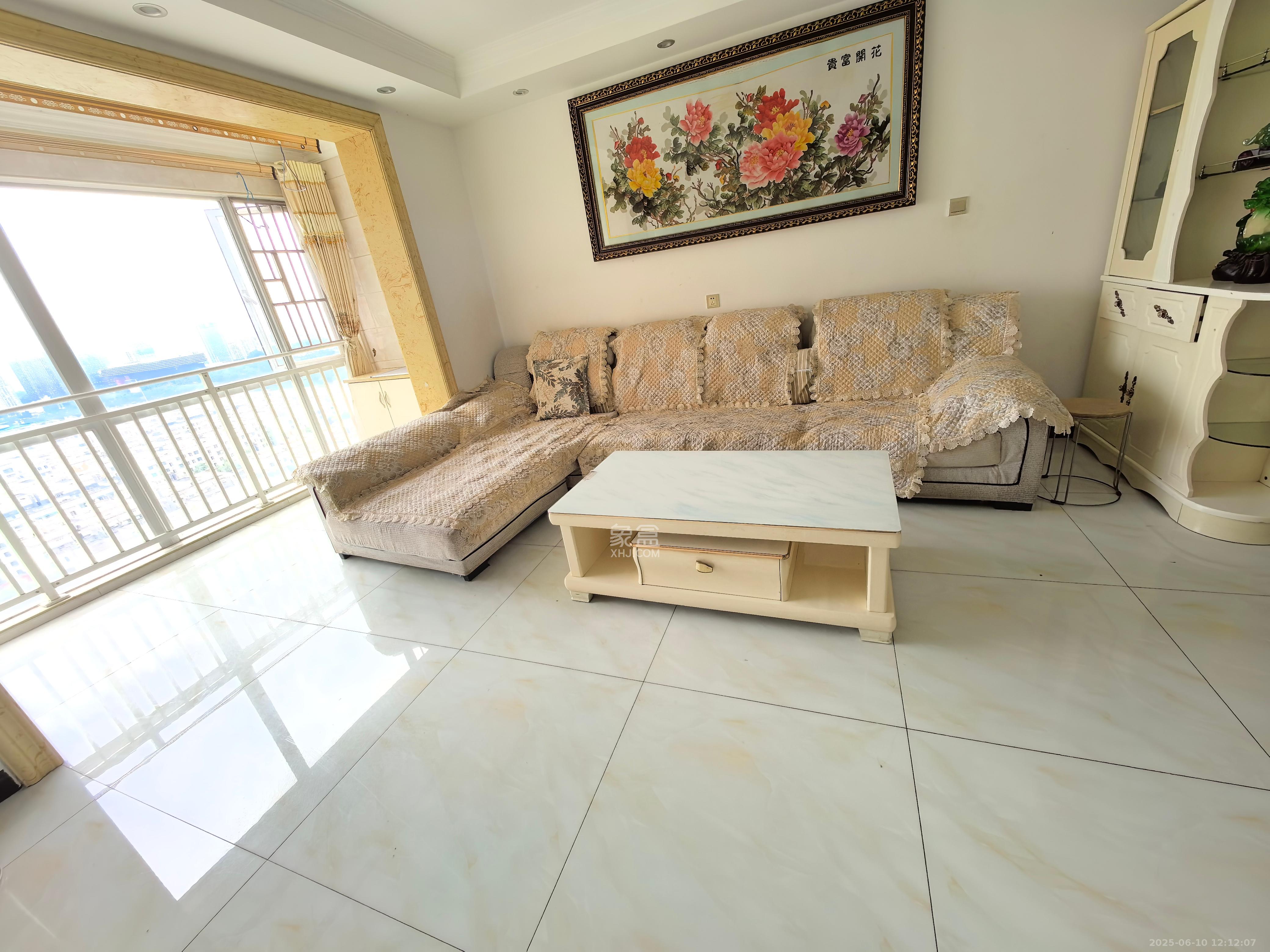 恒广国际景园一二区 3室2厅2卫 2300.0元/月 恒广国际景园一二区 3室2厅2卫 2300.0元/月室内图