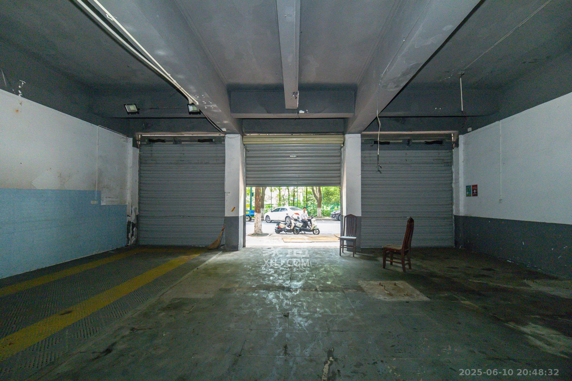 星沙二区  1室1厅1卫    460.0万 星沙二区  1室1厅1卫    460.0万客厅