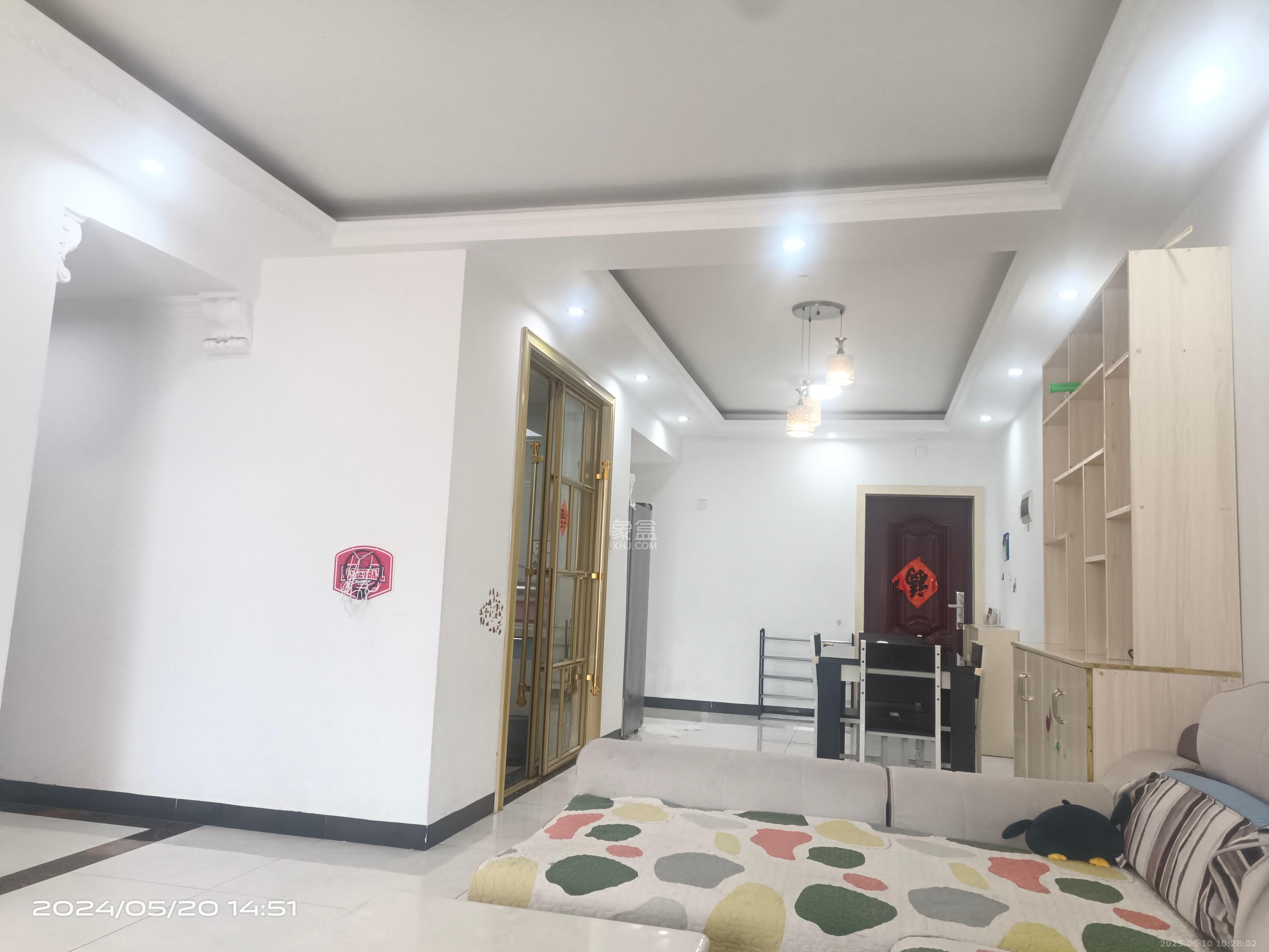 幸福庄园  4室2厅2卫   1800.00元/月室内图