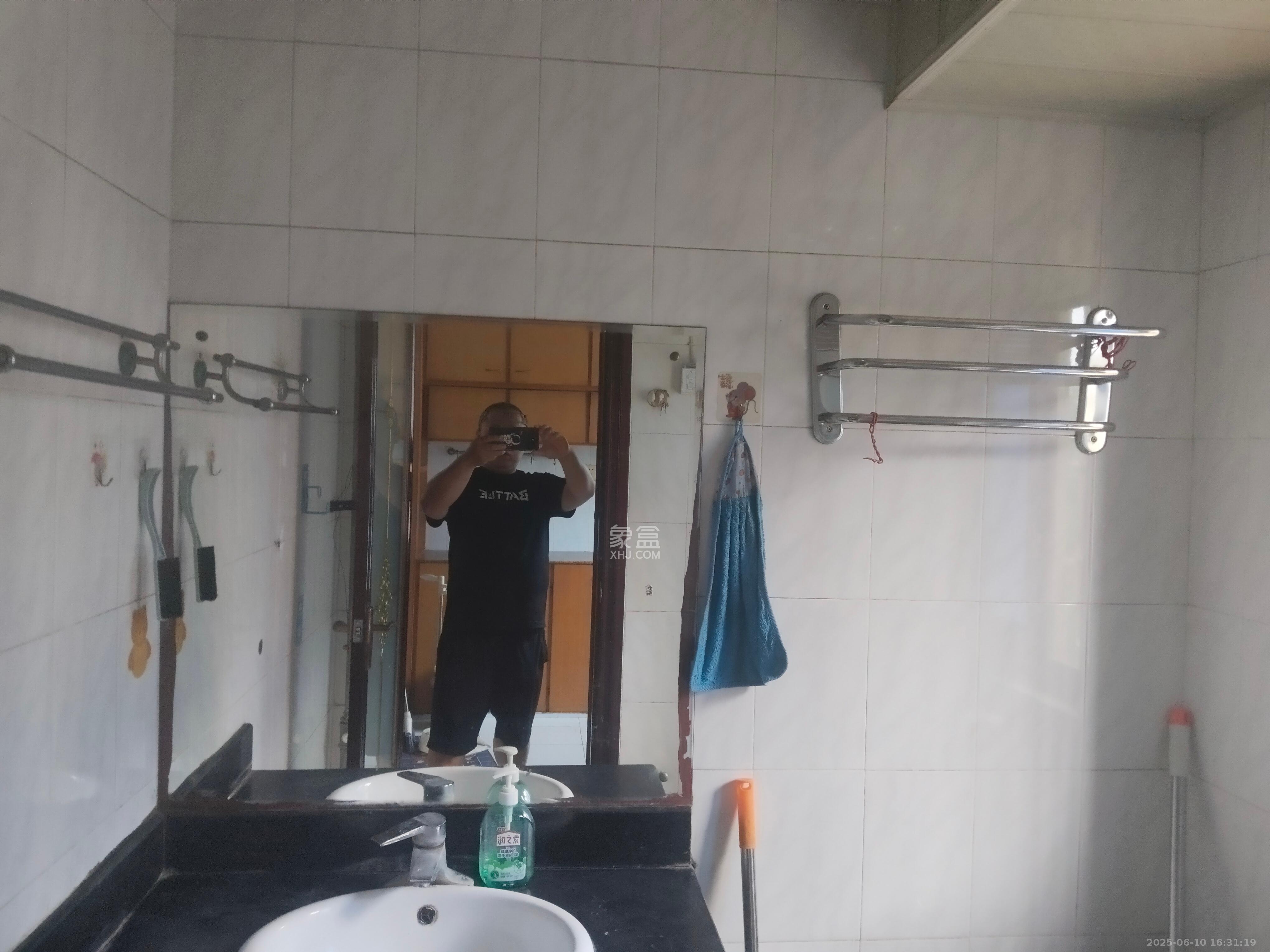 十五中单位宿舍 1室2厅1卫 2200.0元/月 十五中单位宿舍 1室2厅1卫 2200.0元/月室内图