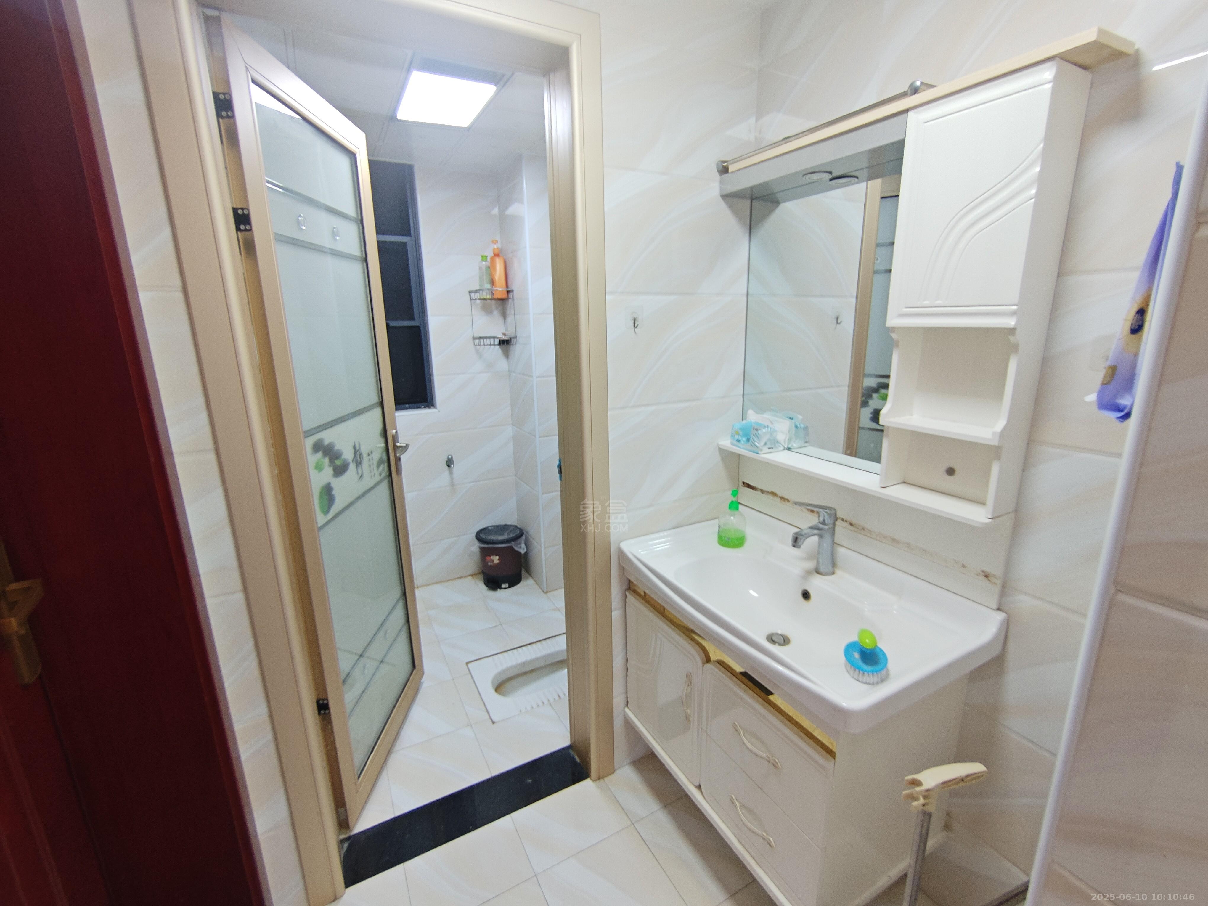 春藤小镇 2室2厅1卫 1500.0元/月 春藤小镇 2室2厅1卫 1500.0元/月室内图