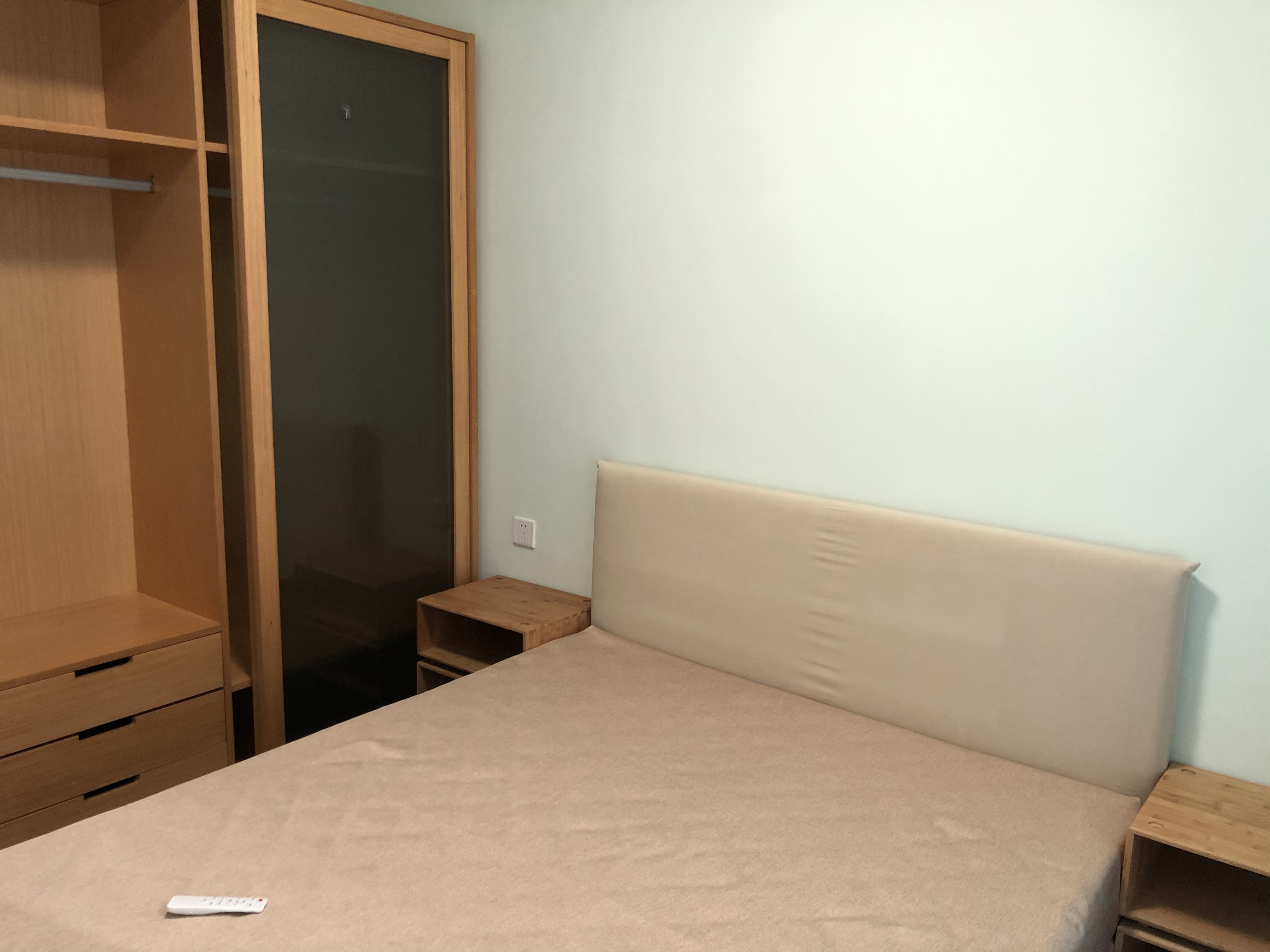 中海锦城 3室2厅2卫 156.0万 中海锦城 3室2厅2卫 156.0万客厅