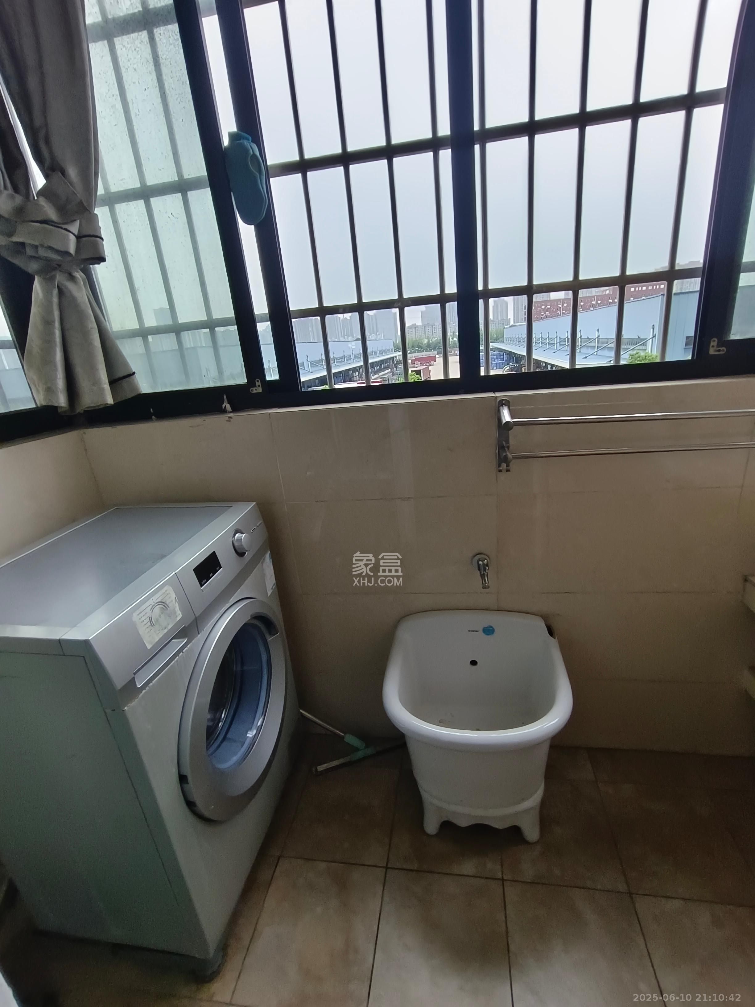 中国铁建国际城一期  3室2厅1卫   1600.00元/月室内图