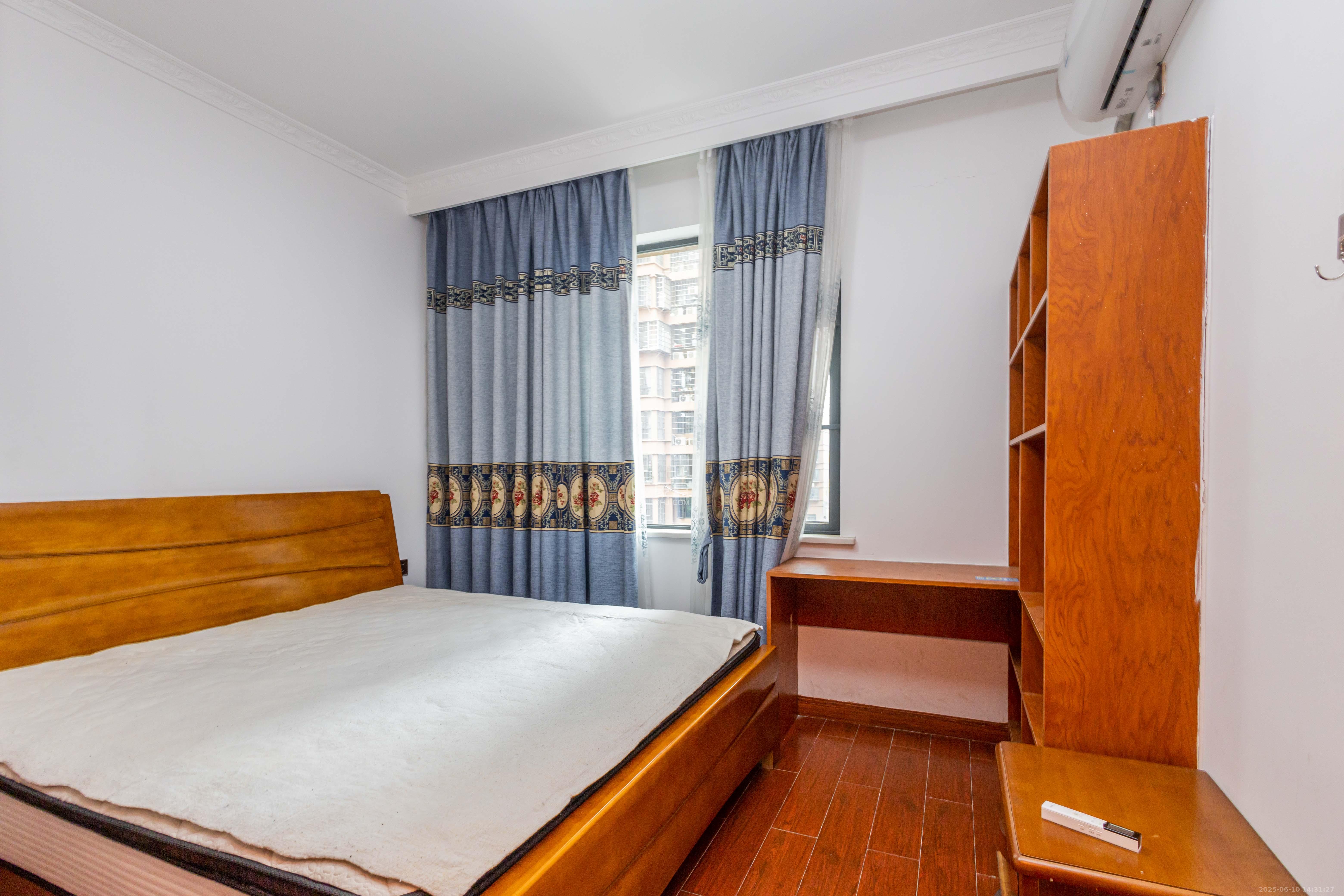 紫华郡 3室2厅2卫 66.8万 紫华郡 3室2厅2卫 66.8万卧室