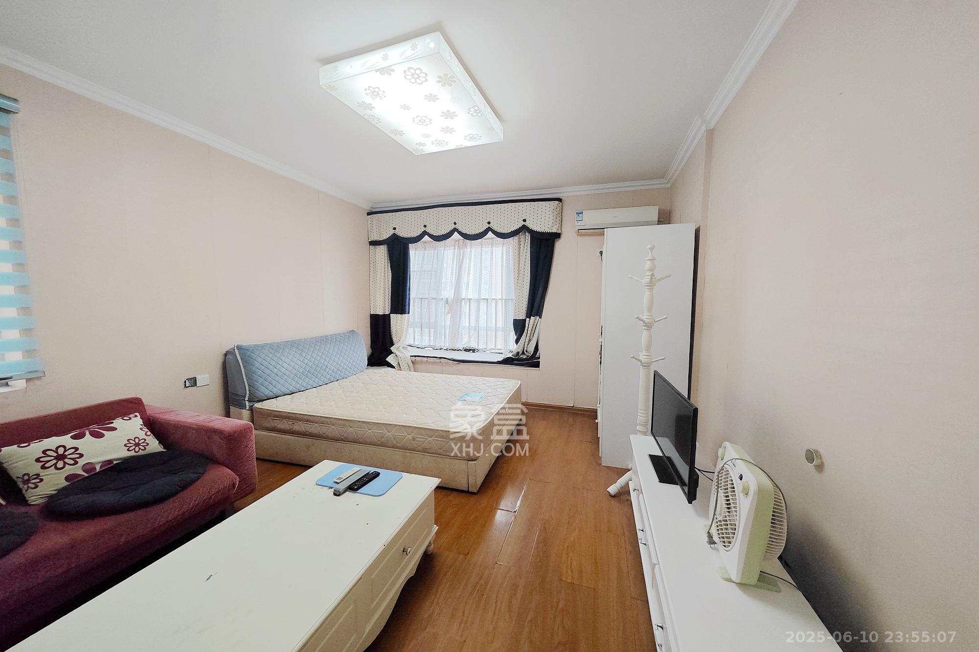 新城新世界一二三期 1室1厅1卫 38.0万 新城新世界一二三期 1室1厅1卫 38.0万卧室