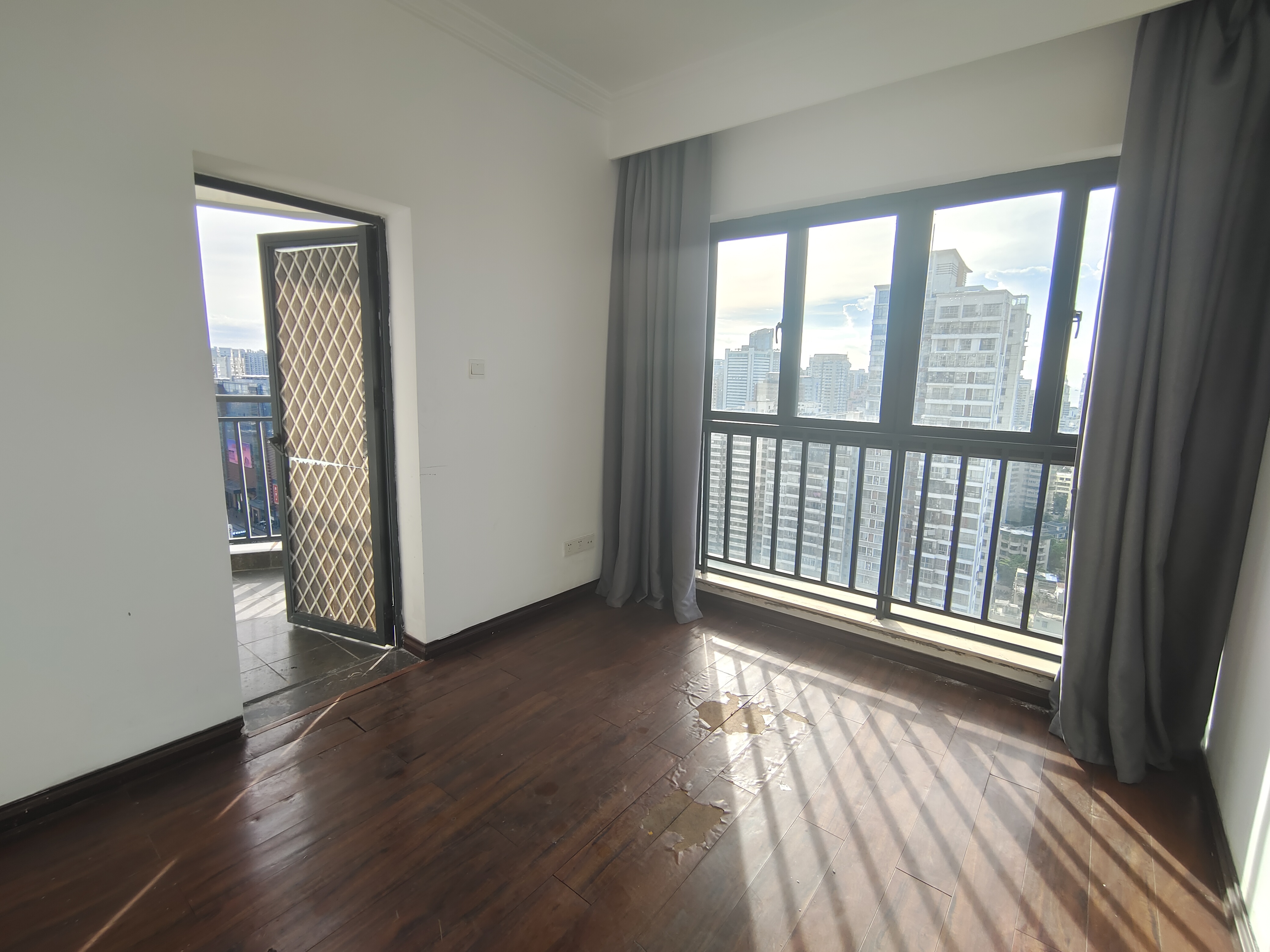 椰岛广场  3室2厅1卫    3100.0元/月 椰岛广场  3室2厅1卫    3100.0元/月室内图