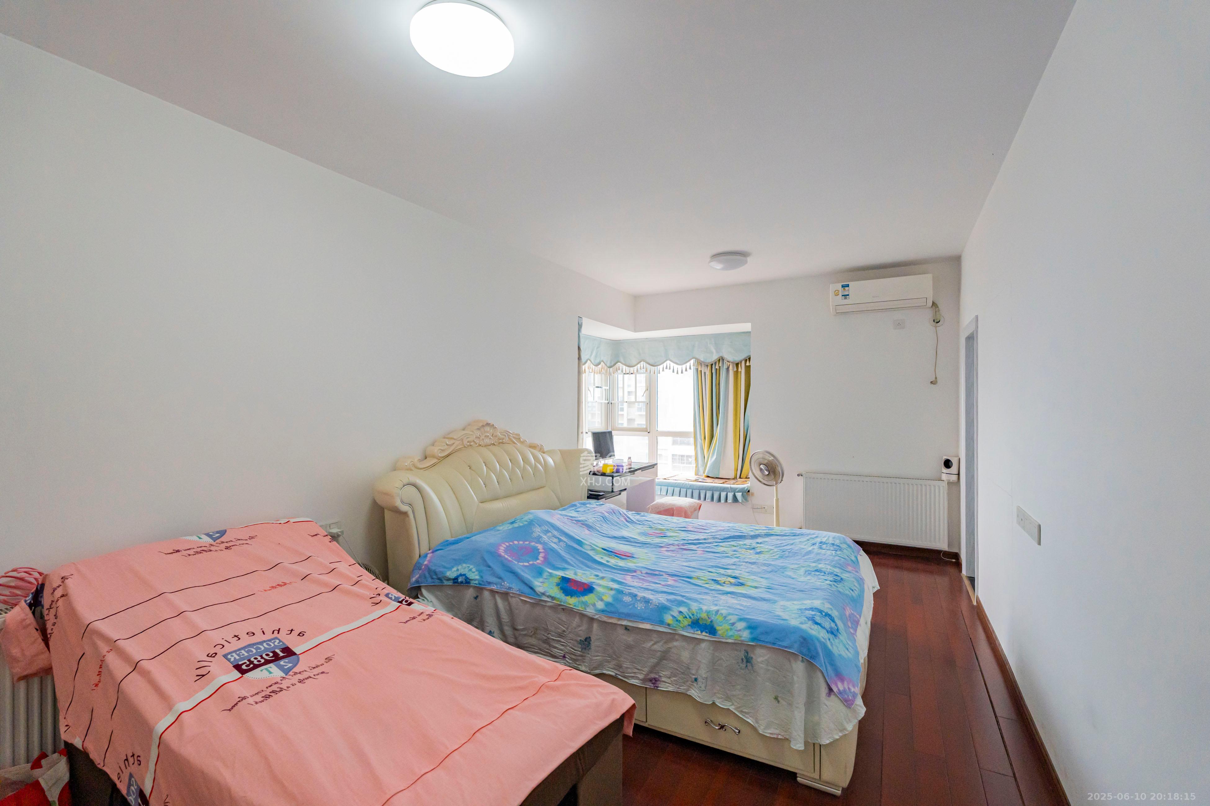 凯乐国际城 4室2厅2卫 170.0万 凯乐国际城 4室2厅2卫 170.0万卧室