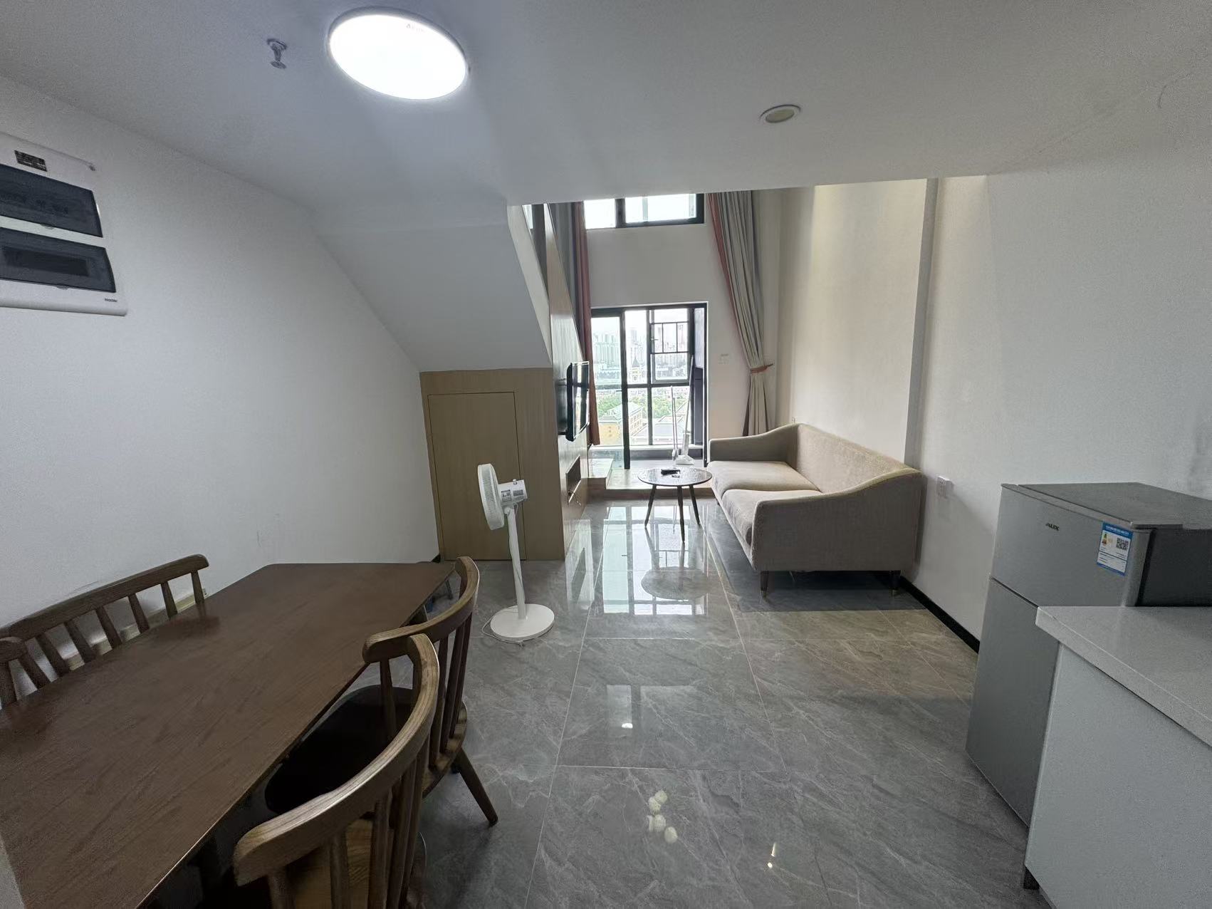 万科金色麦田 2室2厅1卫 1800.0元/月 万科金色麦田 2室2厅1卫 1800.0元/月户型图