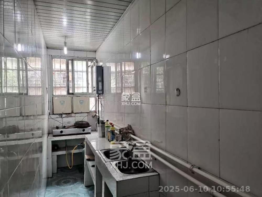 向东南社区  3室1厅1卫   1600.00元/月室内图