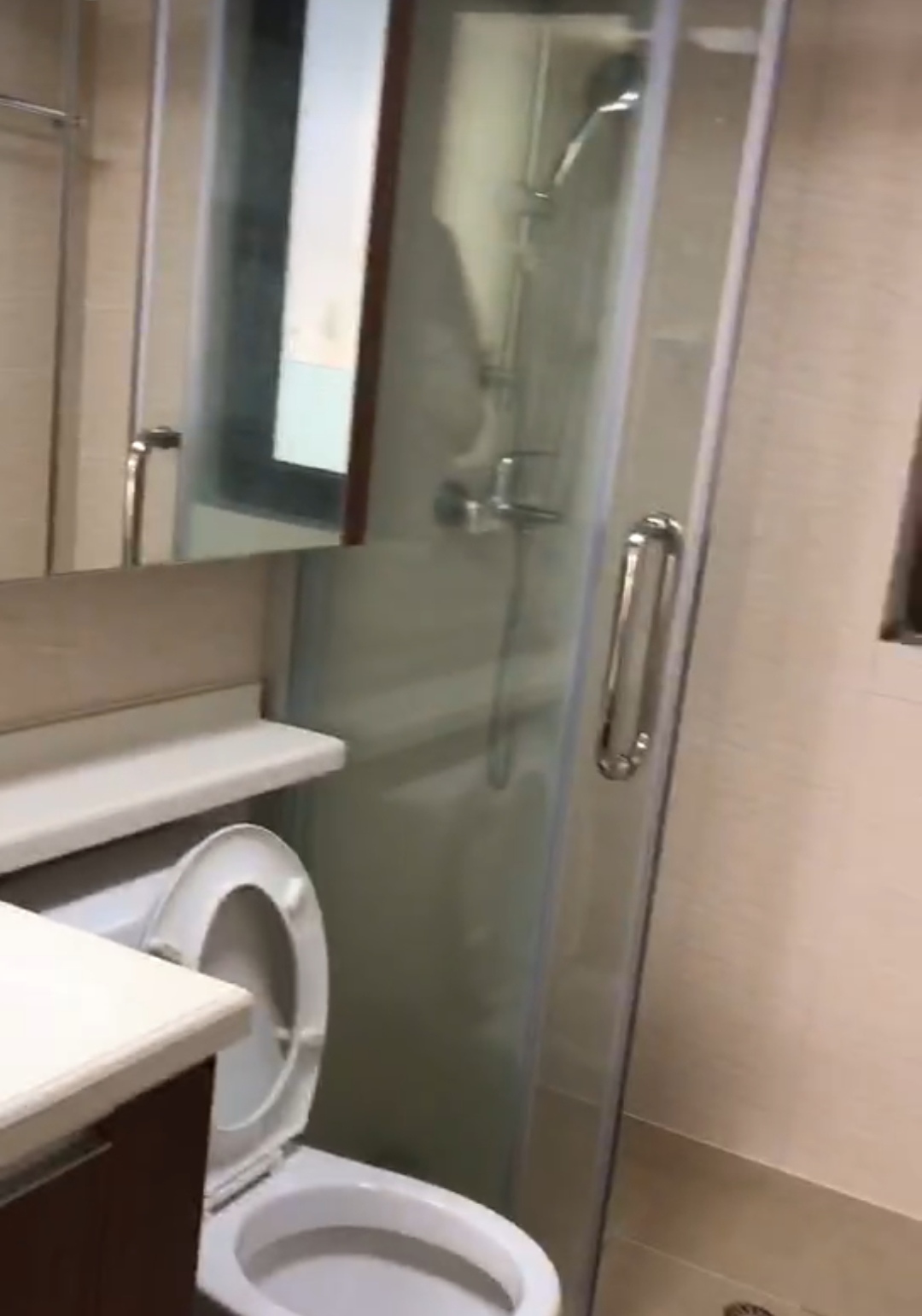 中海锦城 3室2厅2卫 156.0万 中海锦城 3室2厅2卫 156.0万客厅