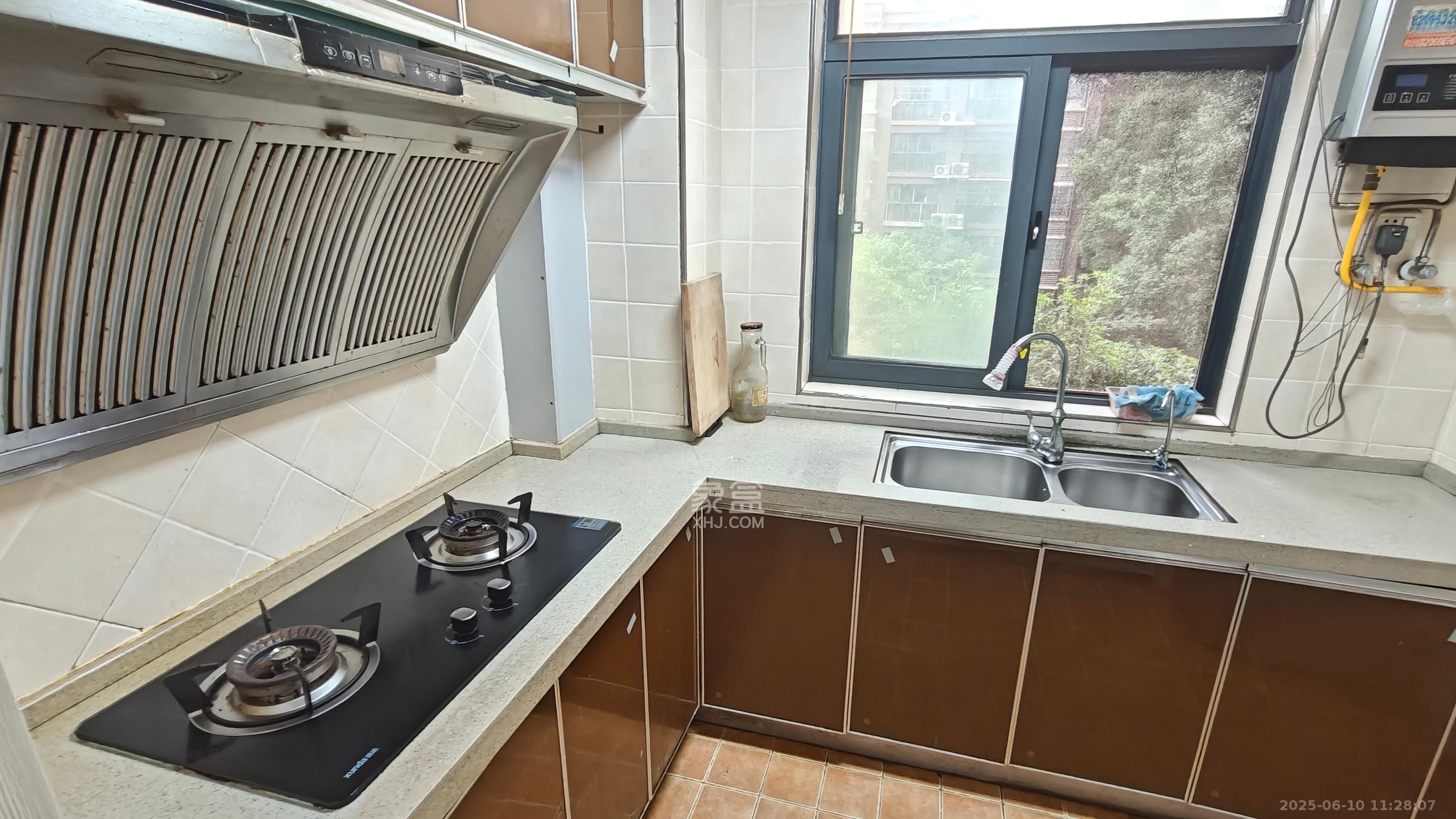 童话里  2室2厅2卫    1800.0元/月室内图