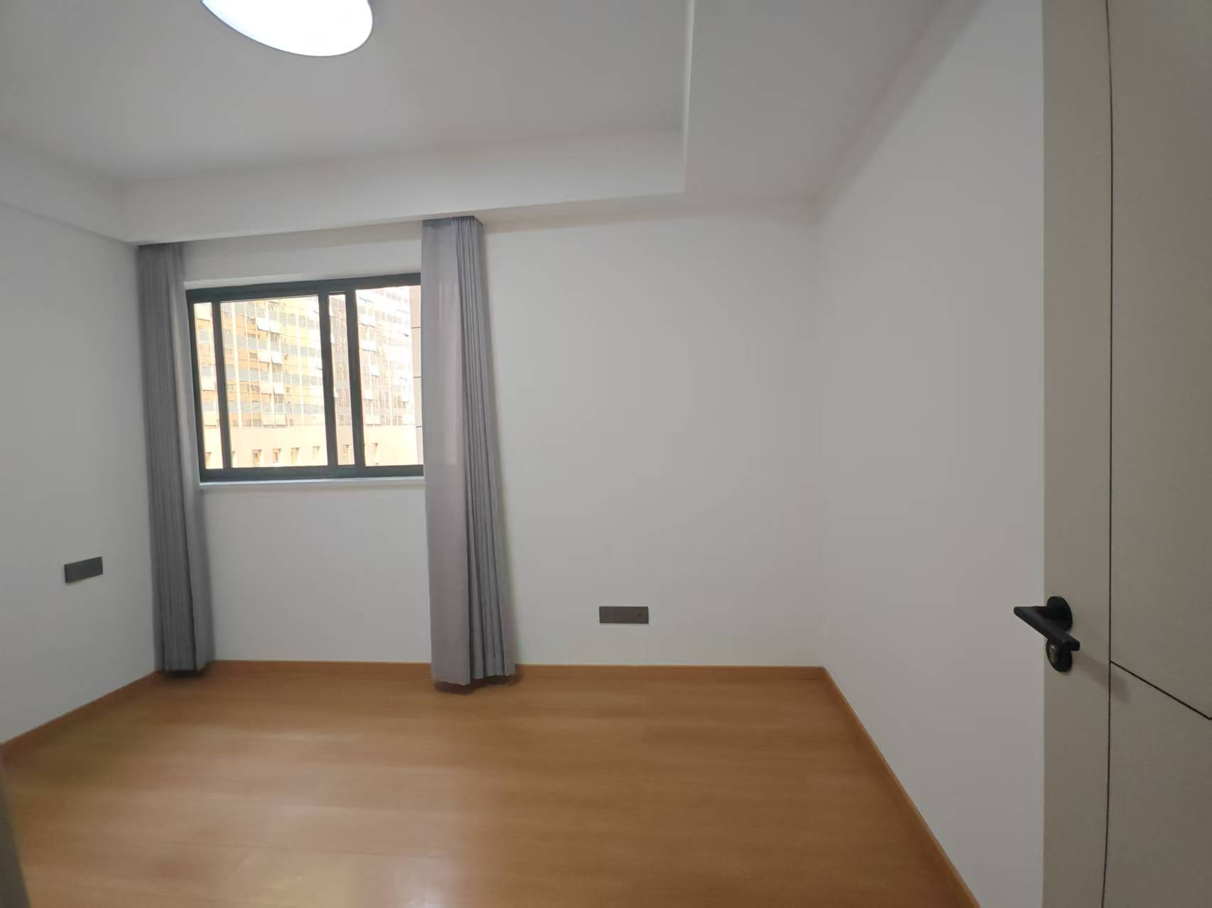 天门中央广场 4室2厅2卫 3300.0元/月 天门中央广场 4室2厅2卫 3300.0元/月室内图