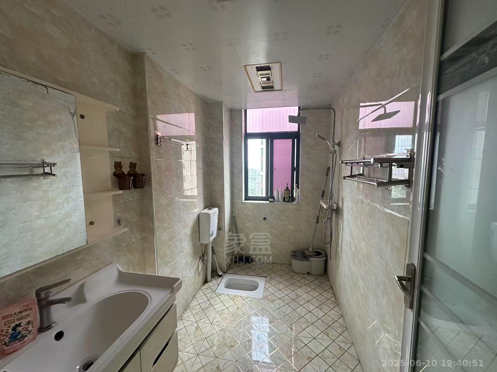 武广国际学苑 3室2厅1卫 2000.0元/月 武广国际学苑 3室2厅1卫 2000.0元/月室内图