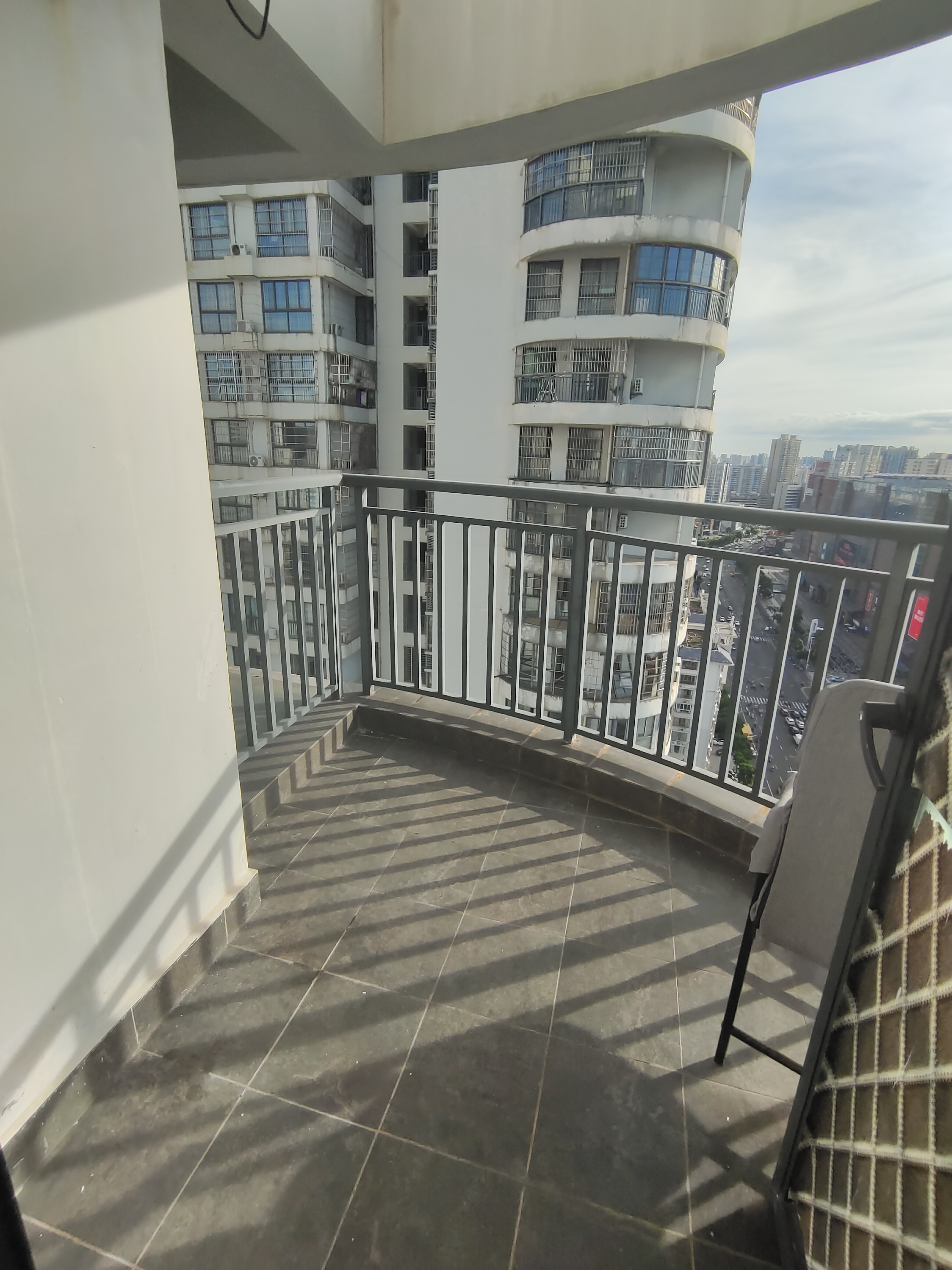 椰岛广场  3室2厅1卫    3100.0元/月 椰岛广场  3室2厅1卫    3100.0元/月室内图