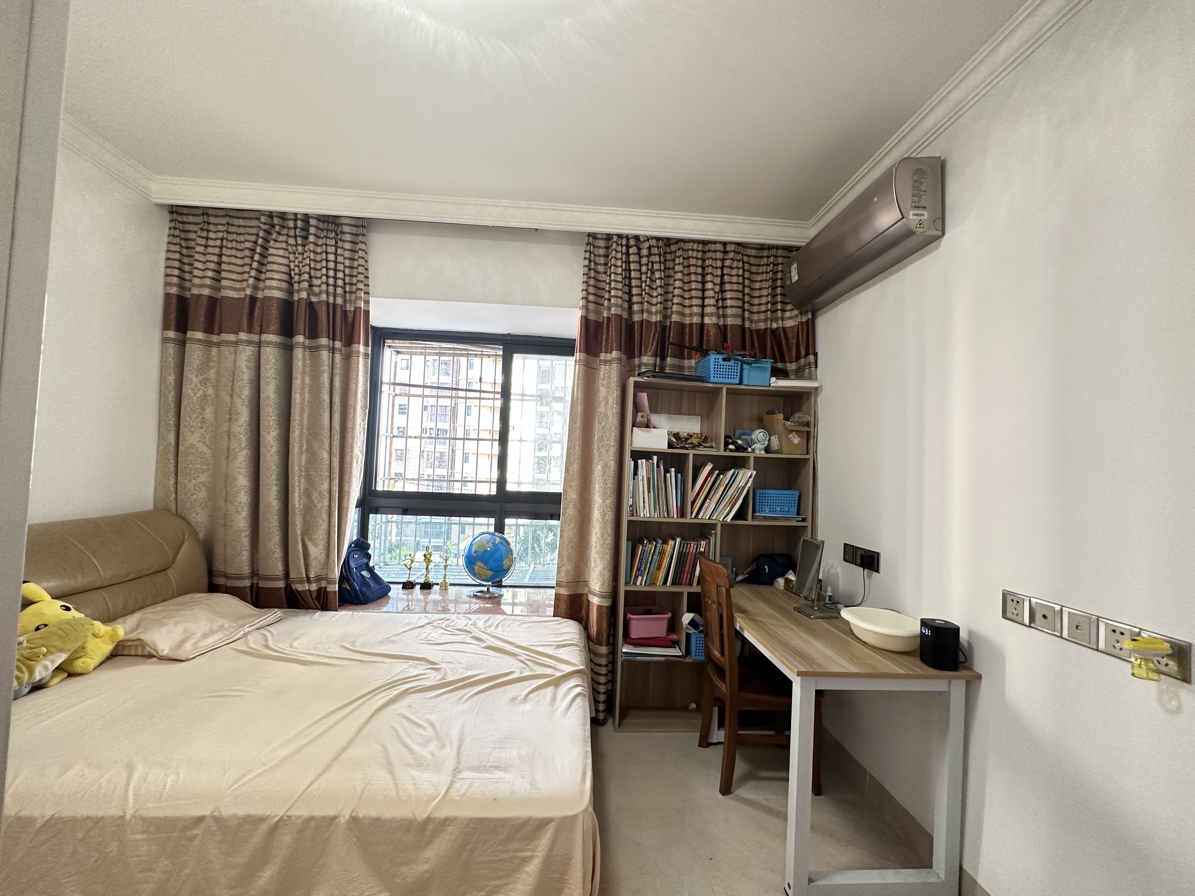 国兴城(B区) 5室2厅2卫 275.0万 国兴城(B区) 5室2厅2卫 275.0万客厅