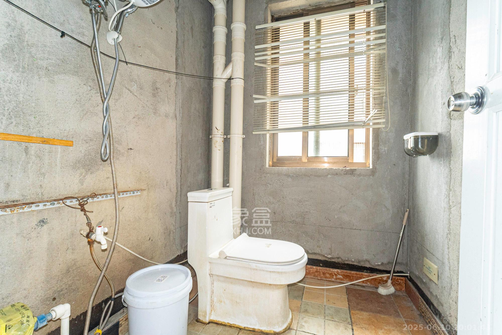 家和院 3室2厅1卫 56.0万 家和院 3室2厅1卫 56.0万卫生间