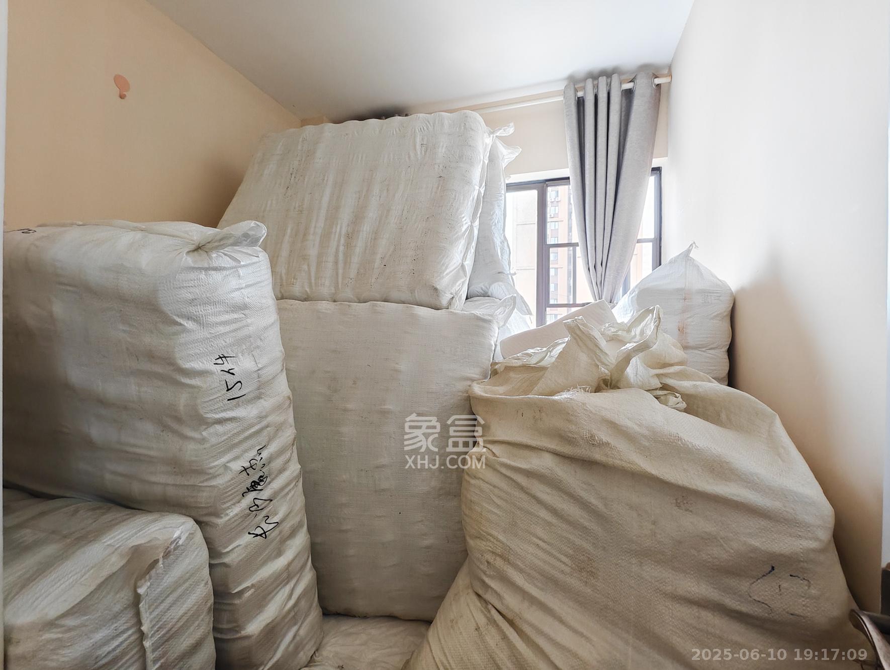 南城印象  3室1厅1卫    75.0万 南城印象  3室1厅1卫    75.0万卧室