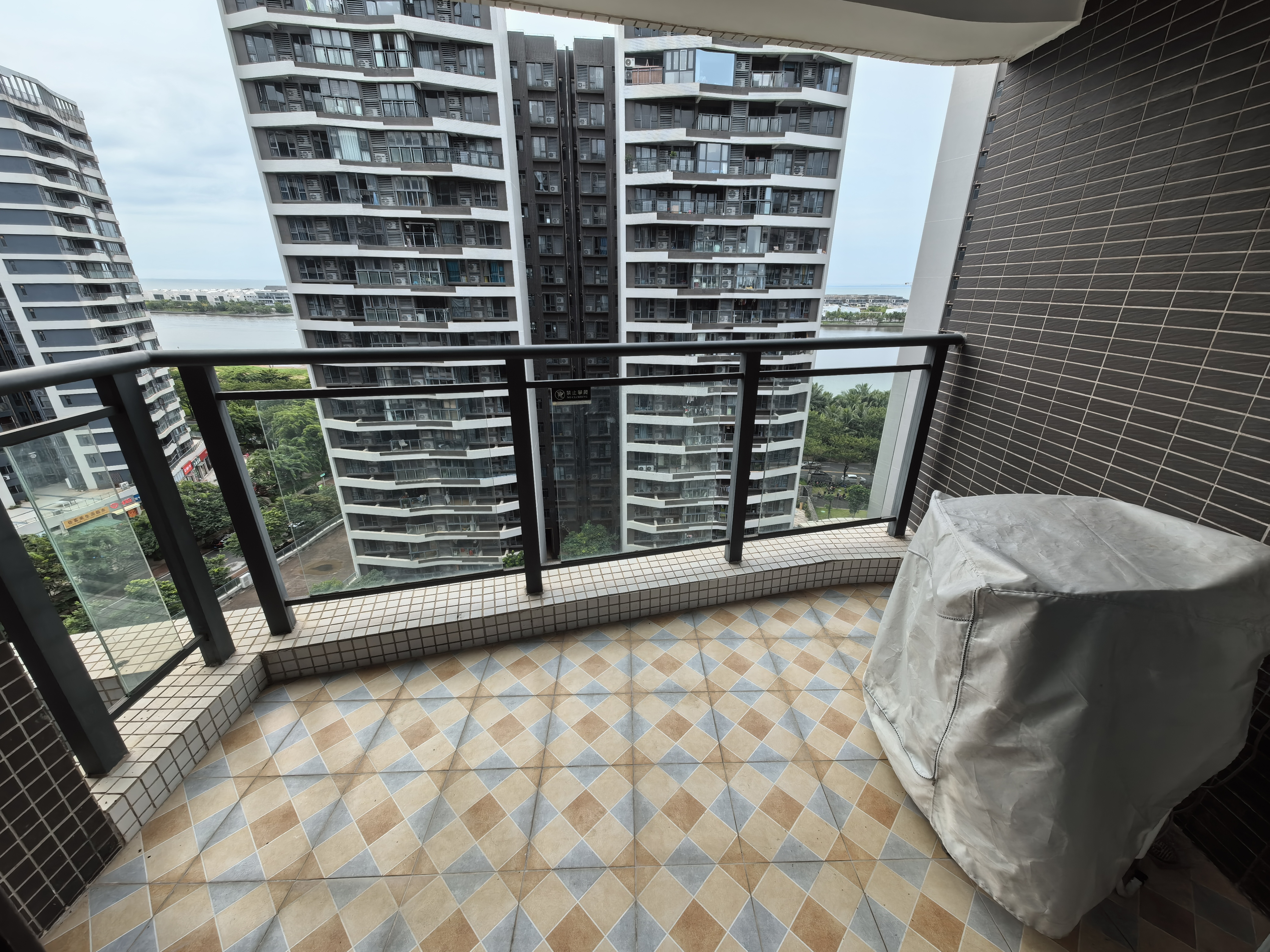 碧桂园滨海国际二期(君临湾) 1室2厅1卫 99.0万 碧桂园滨海国际二期(君临湾) 1室2厅1卫 99.0万室内图