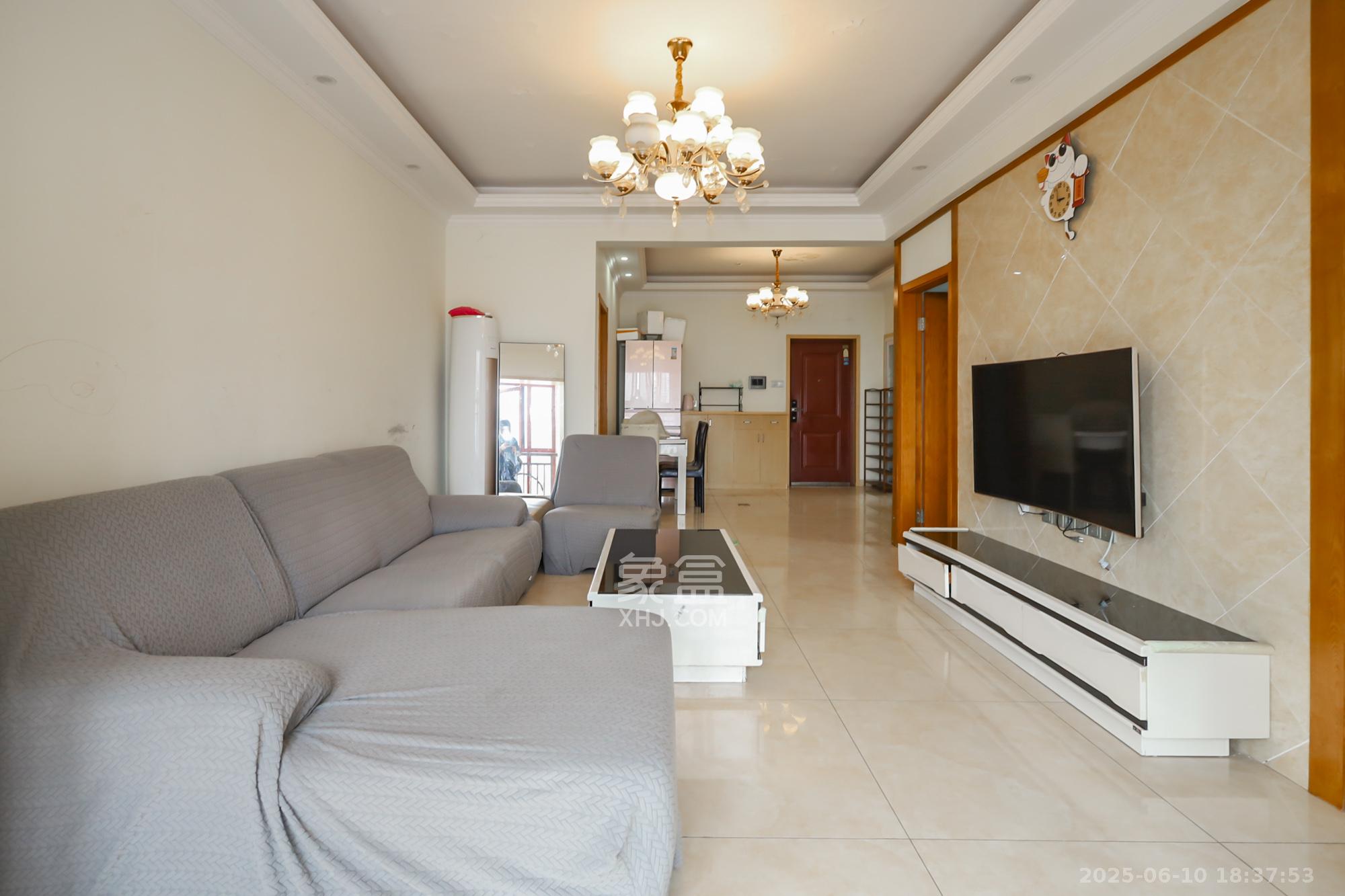 世茂铂翠湾二期 3室2厅1卫 133.8万 世茂铂翠湾二期 3室2厅1卫 133.8万客厅