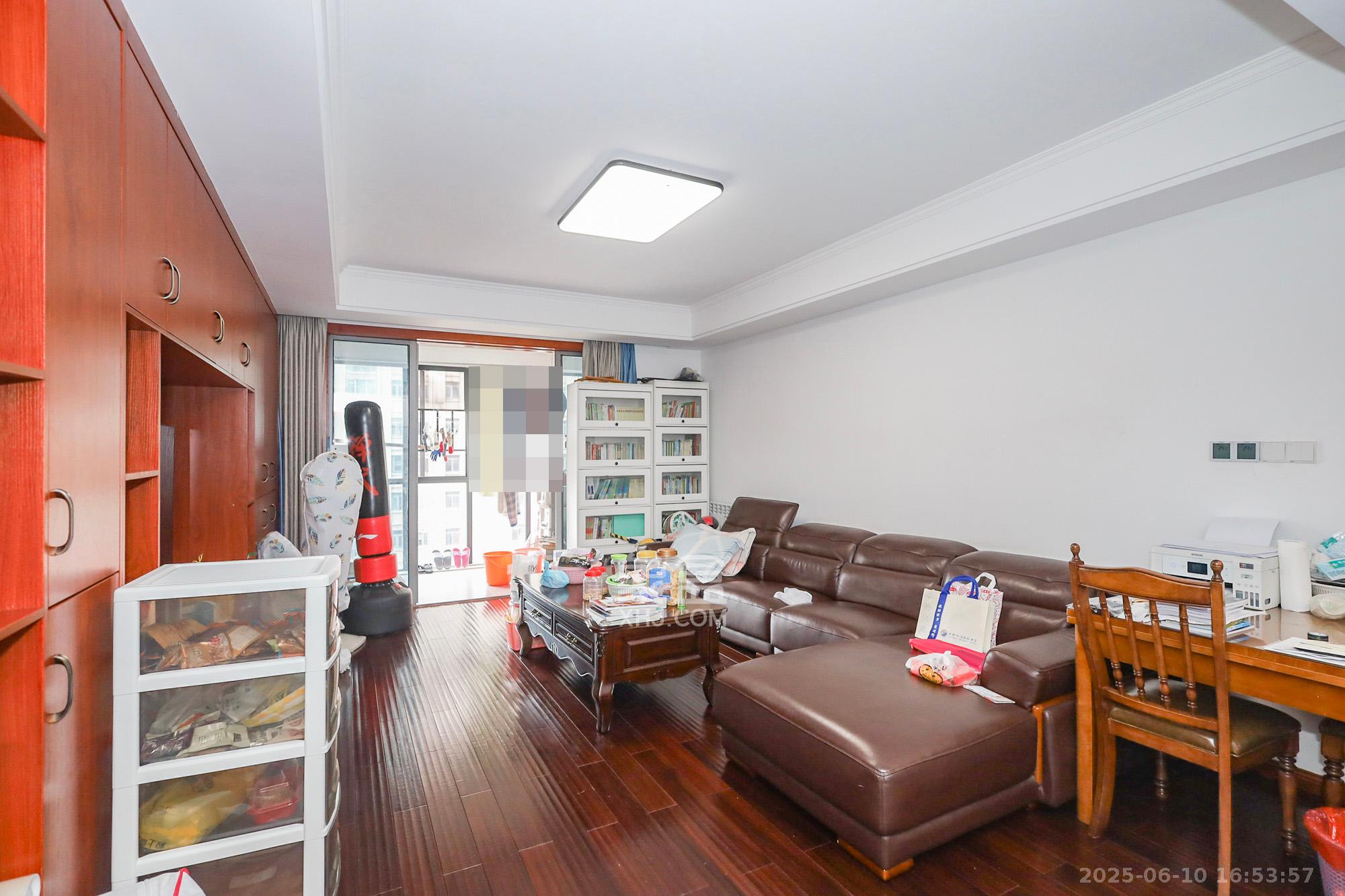 八方小区B区  3室2厅2卫    410.0万 八方小区B区  3室2厅2卫    410.0万