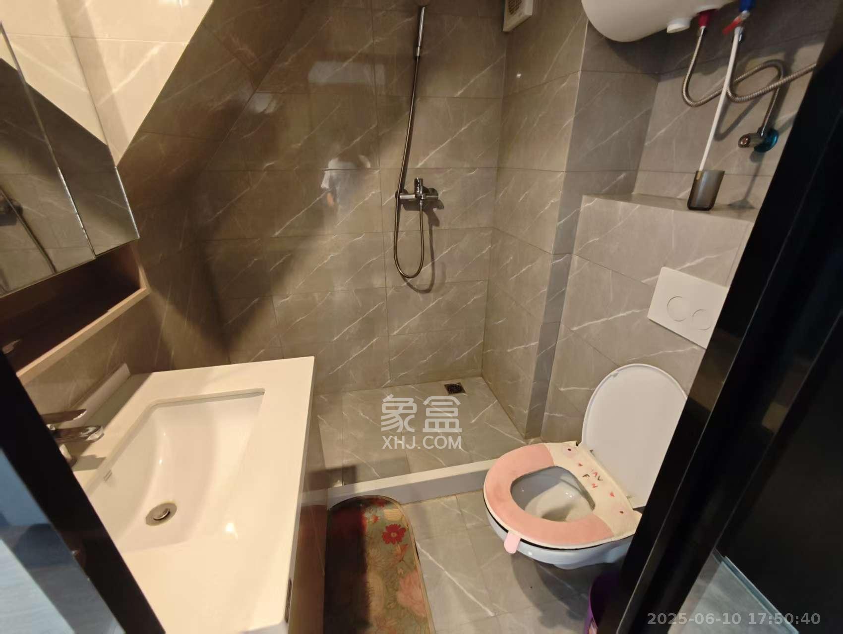 中一鲲出（鲲鹏府）  2室2厅1卫   2500.00元/月室内图