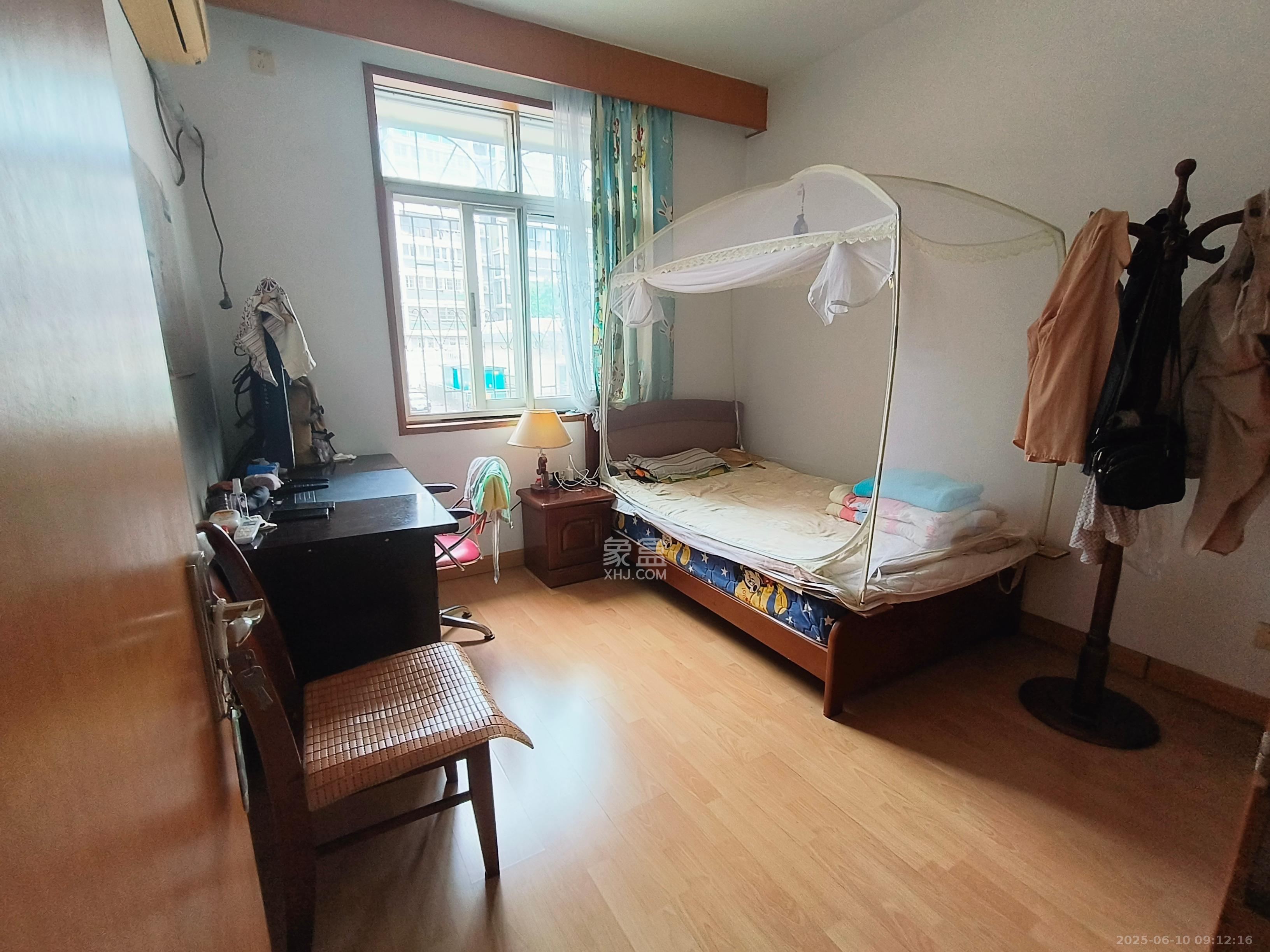 武警宿舍 4室2厅2卫 2700.0元/月 武警宿舍 4室2厅2卫 2700.0元/月室内图