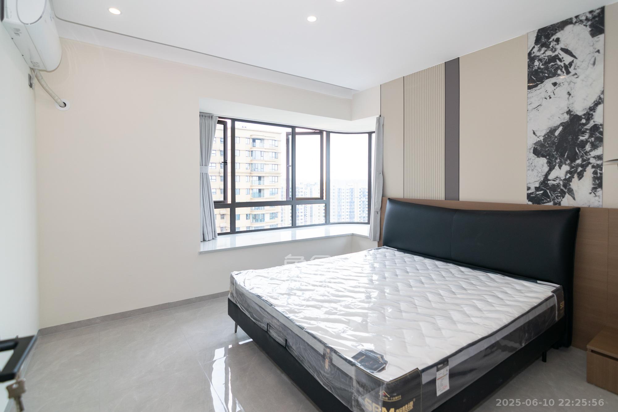 三润城（三润星城）  4室2厅2卫    122.8万卧室