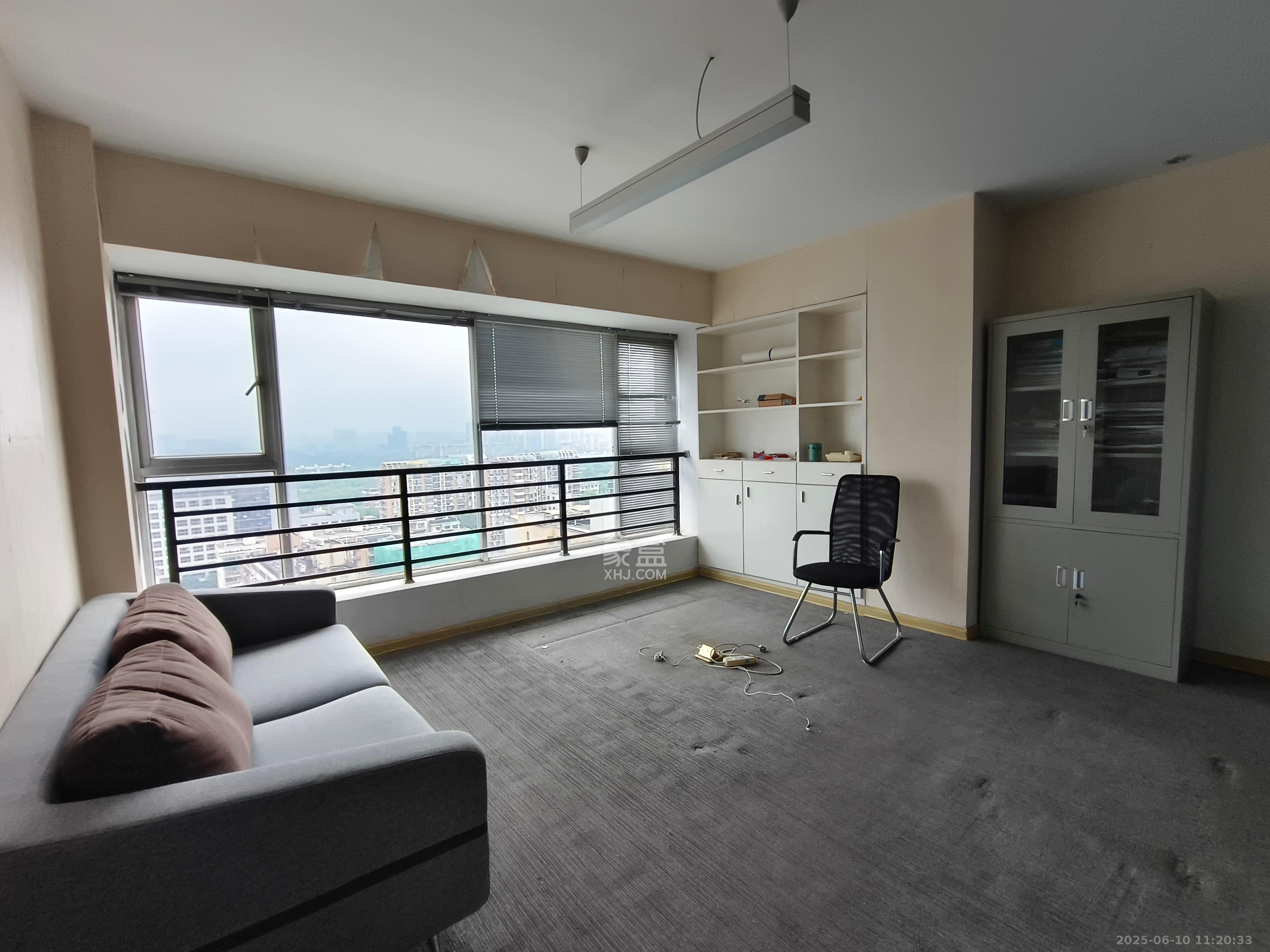 鸿飞大厦 4室2厅2卫 7000.0元/月 鸿飞大厦 4室2厅2卫 7000.0元/月室内图