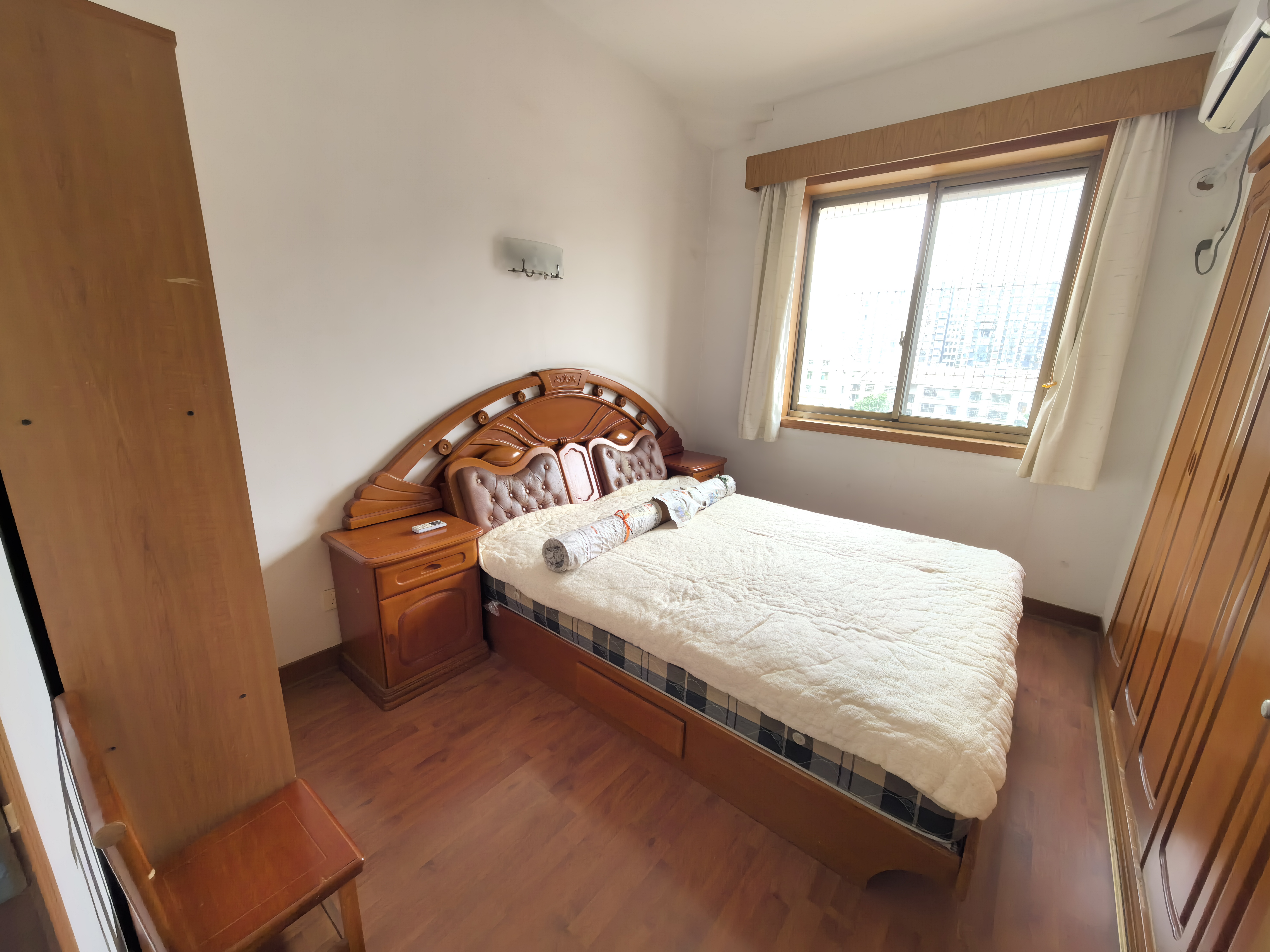 中级人民法院家属楼 4室2厅2卫 68.8万 中级人民法院家属楼 4室2厅2卫 68.8万客厅