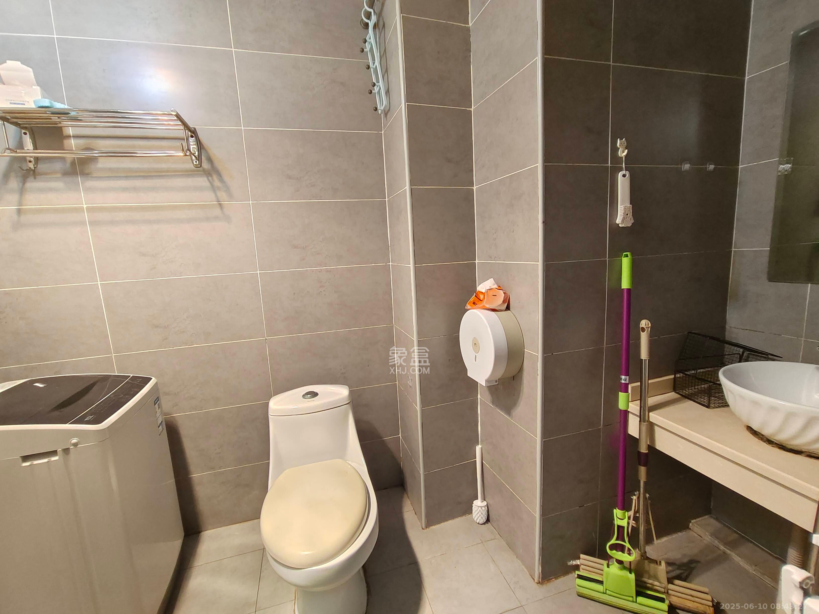 融圣国际  1室1厅1卫    1700.0元/月 融圣国际  1室1厅1卫    1700.0元/月室内图