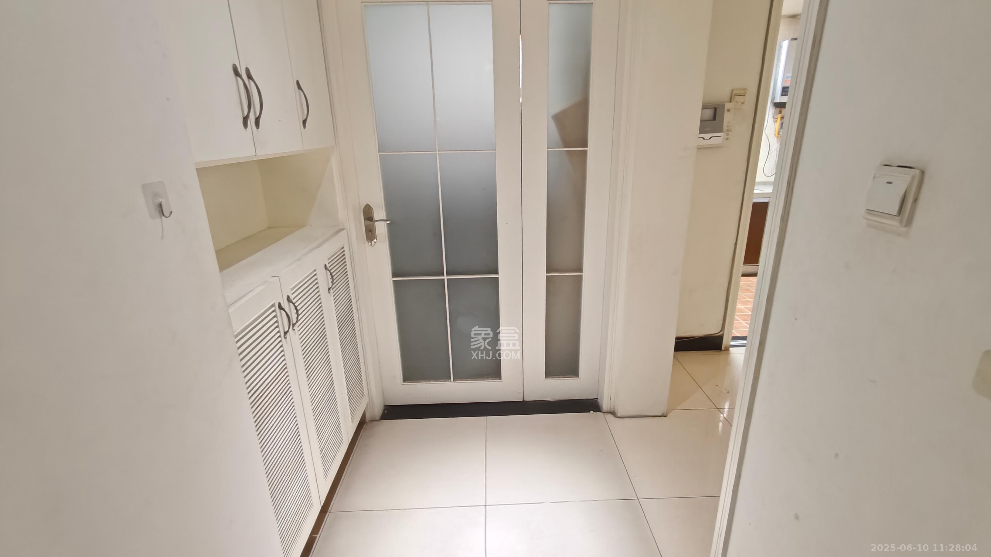 童话里  2室2厅2卫    1800.0元/月室内图