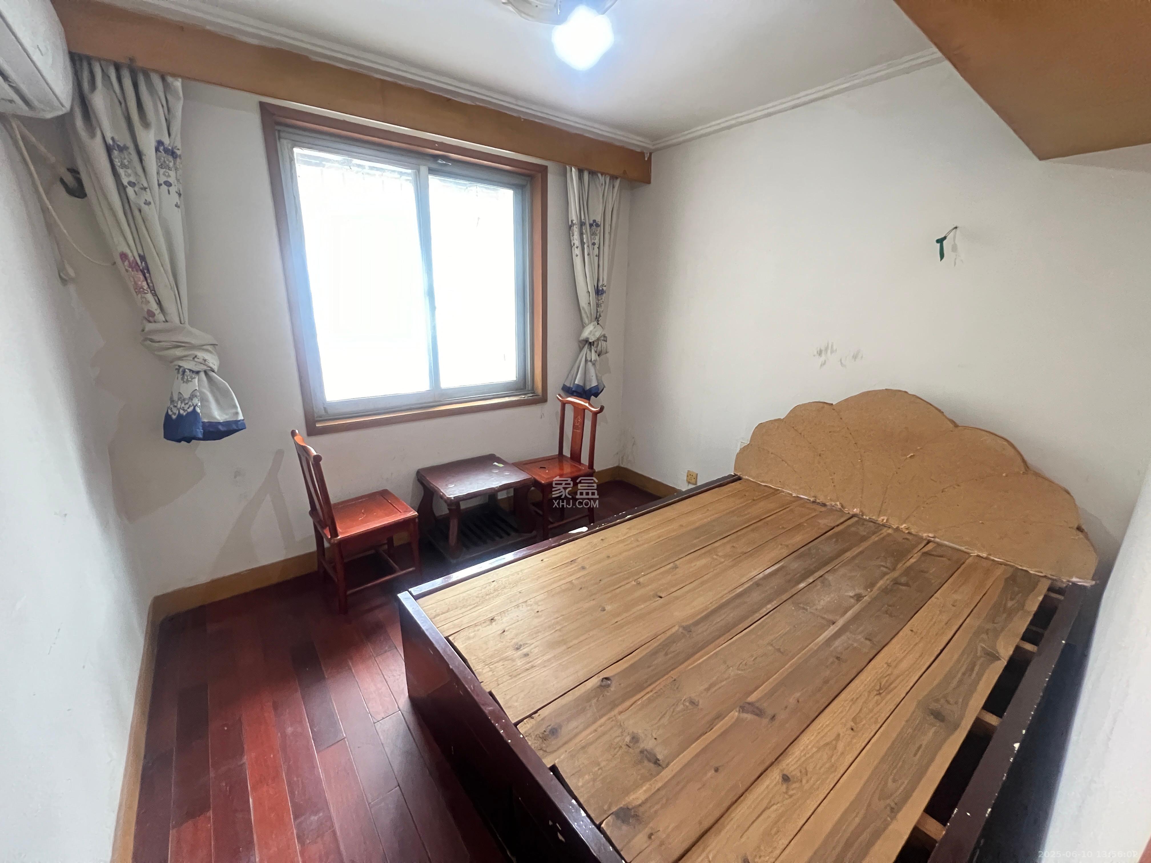 坡子街综合楼  3室21厅1卫   2500.00元/月室内图