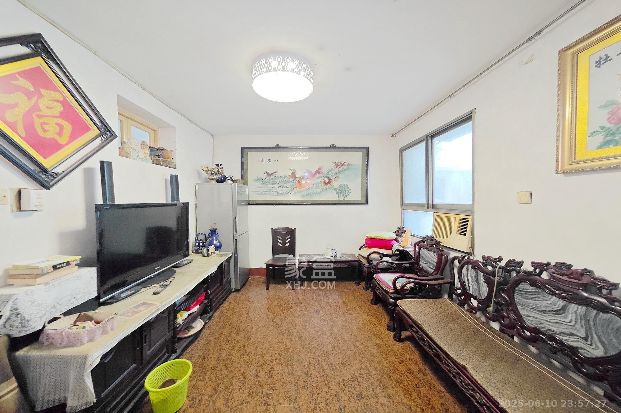 公交园小区（公交新村）  2室2厅1卫   29.80万客厅