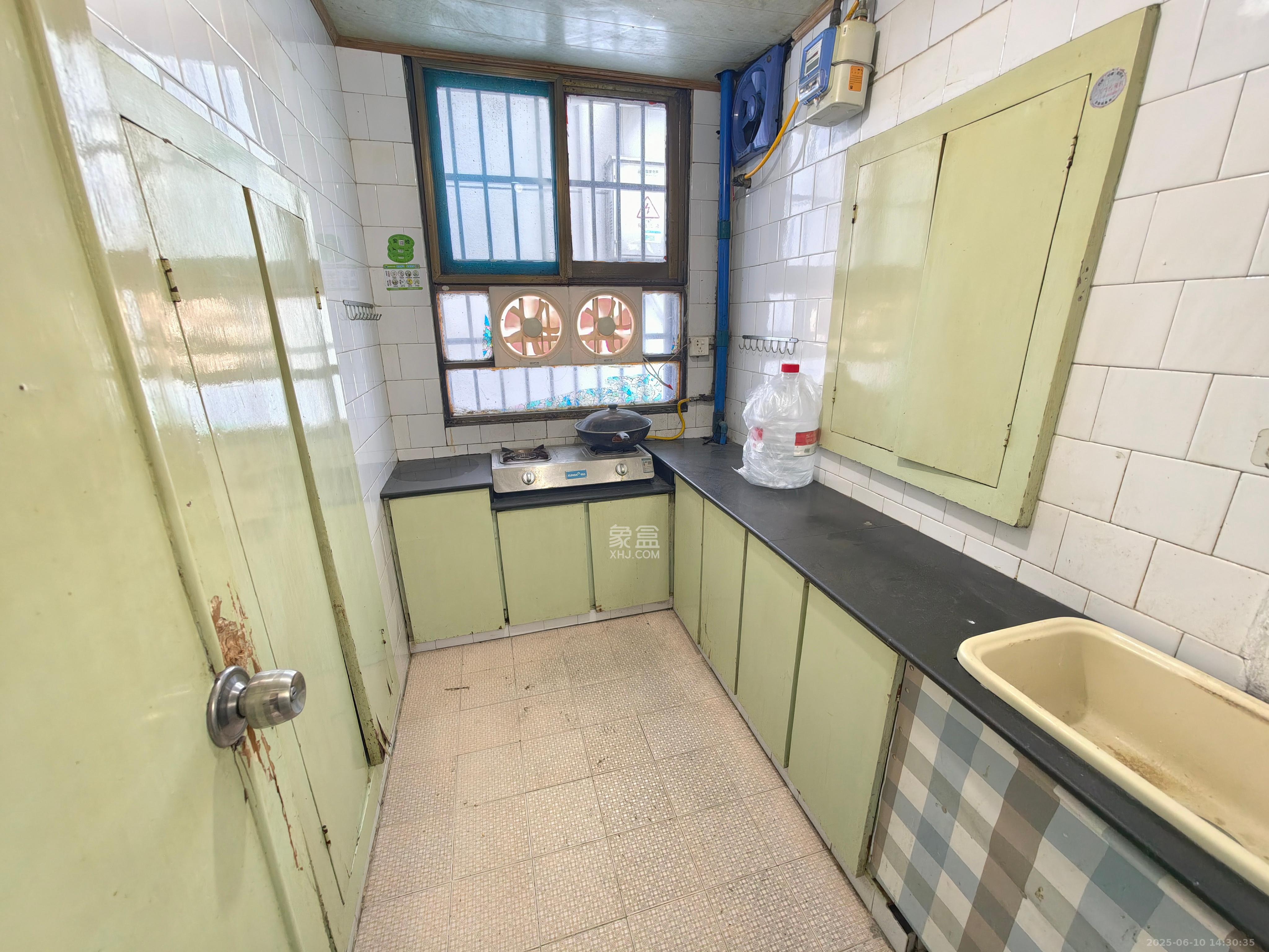 劳动广场消防队宿舍 2室1厅1卫 1800.0元/月 劳动广场消防队宿舍 2室1厅1卫 1800.0元/月室内图