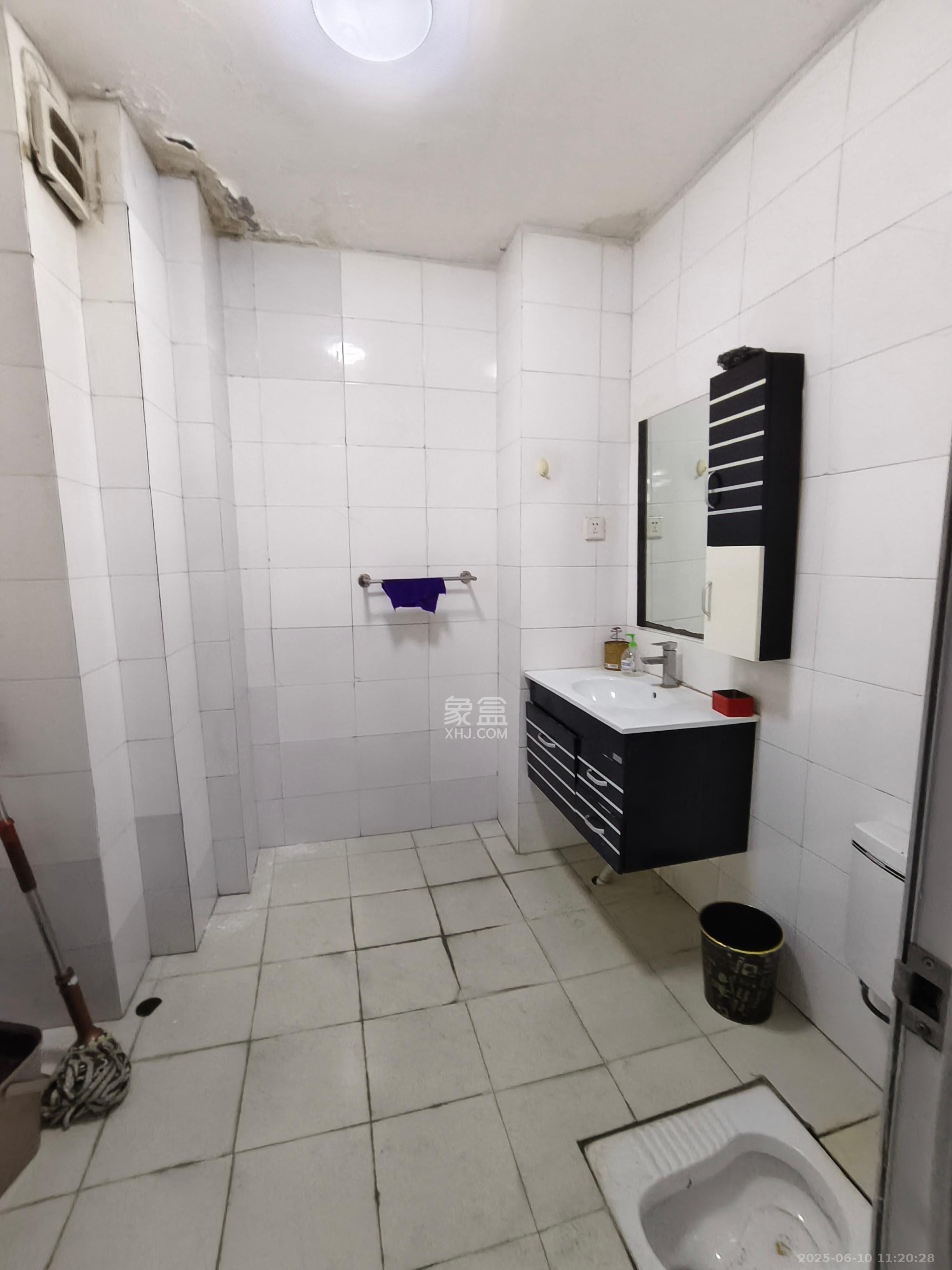 鸿飞大厦 4室2厅2卫 7000.0元/月 鸿飞大厦 4室2厅2卫 7000.0元/月室内图