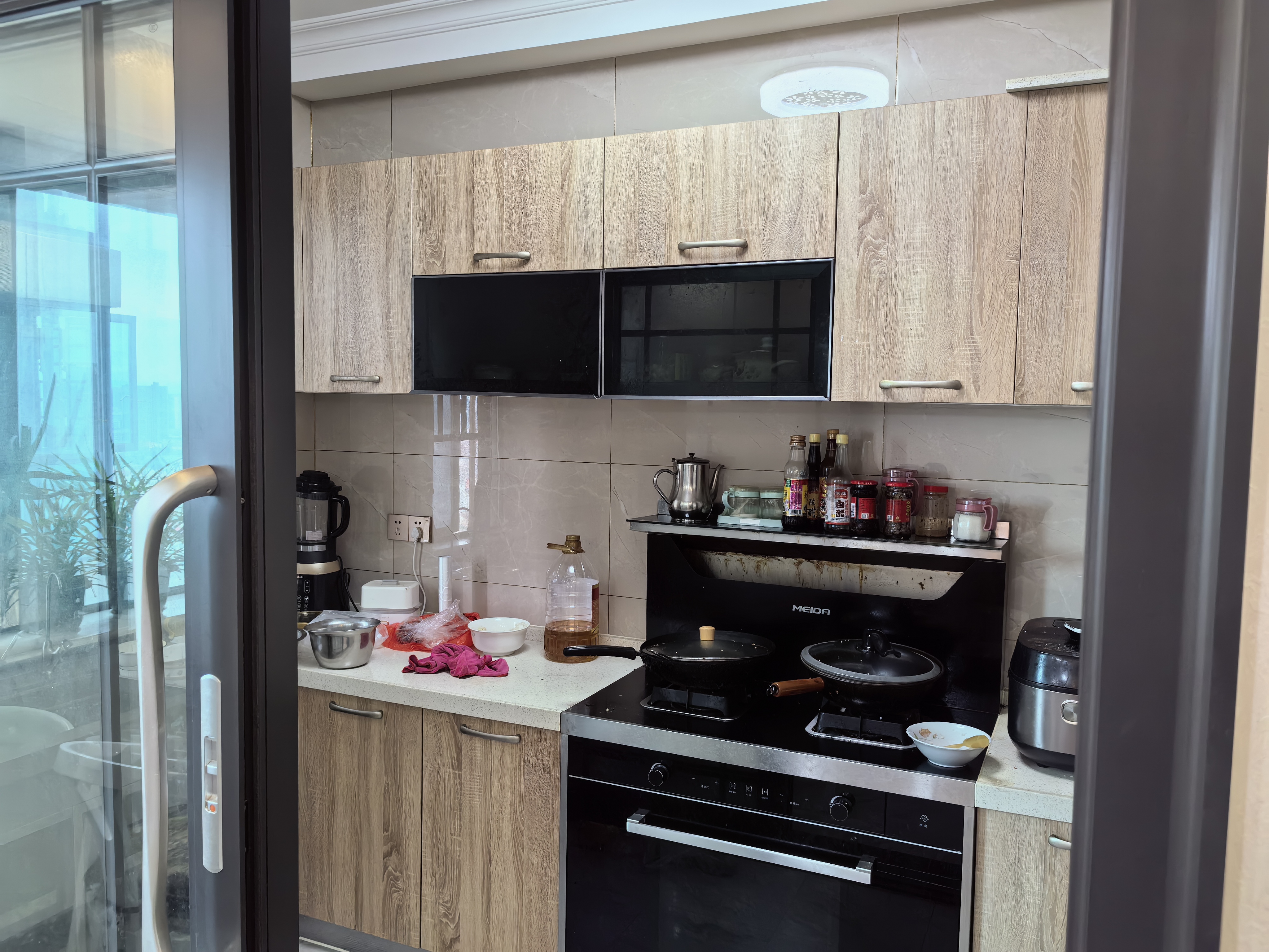 恒隆国际 4室2厅2卫 95.0万 恒隆国际 4室2厅2卫 95.0万客厅